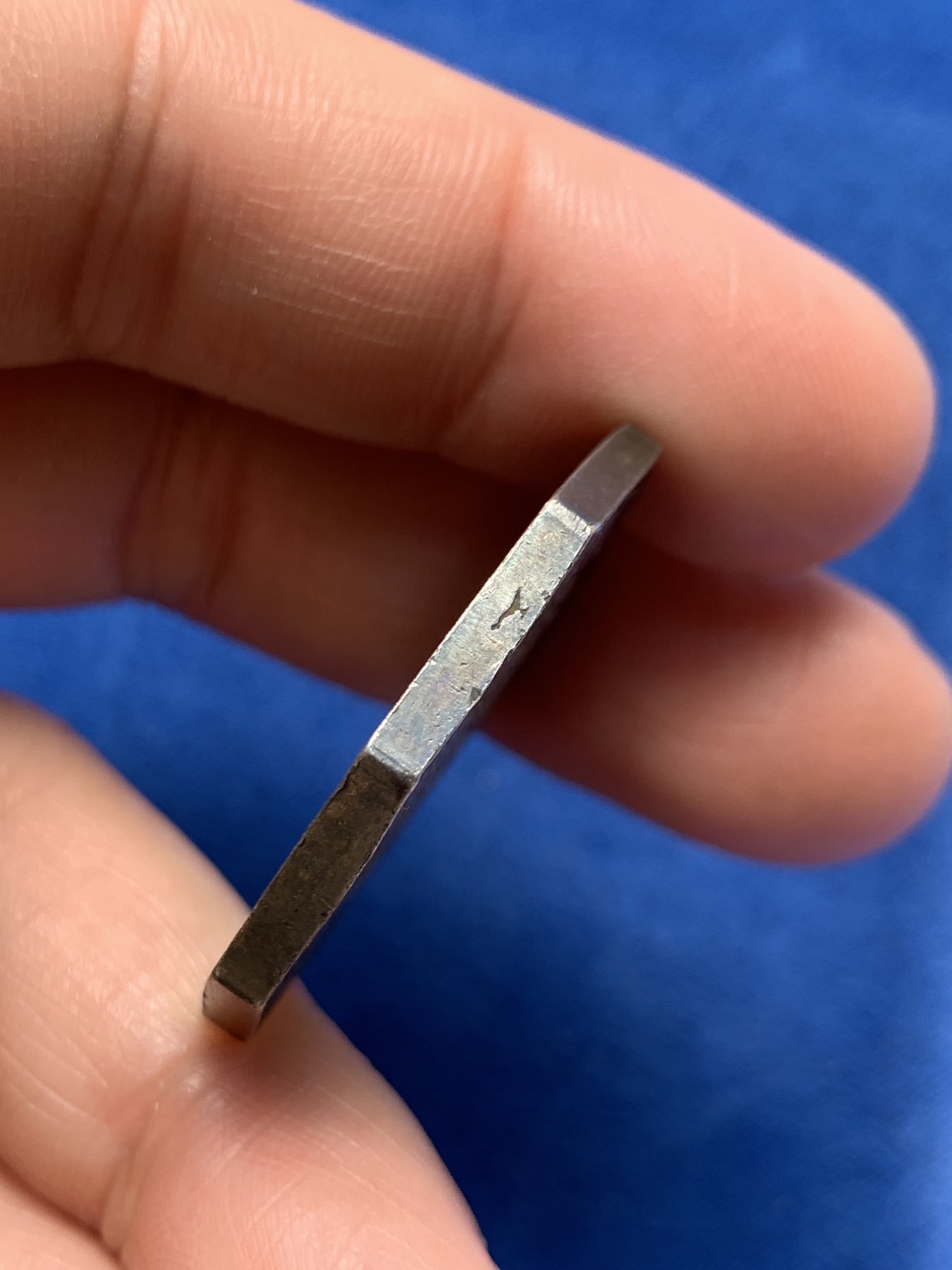 《竞宝斋》第243场-周日，周一 新年开场 (全场包邮) 法国1832-1841圣戈班公司银质八角代币，油灯边铭，重18.7g，直径32.1mm，早期品种