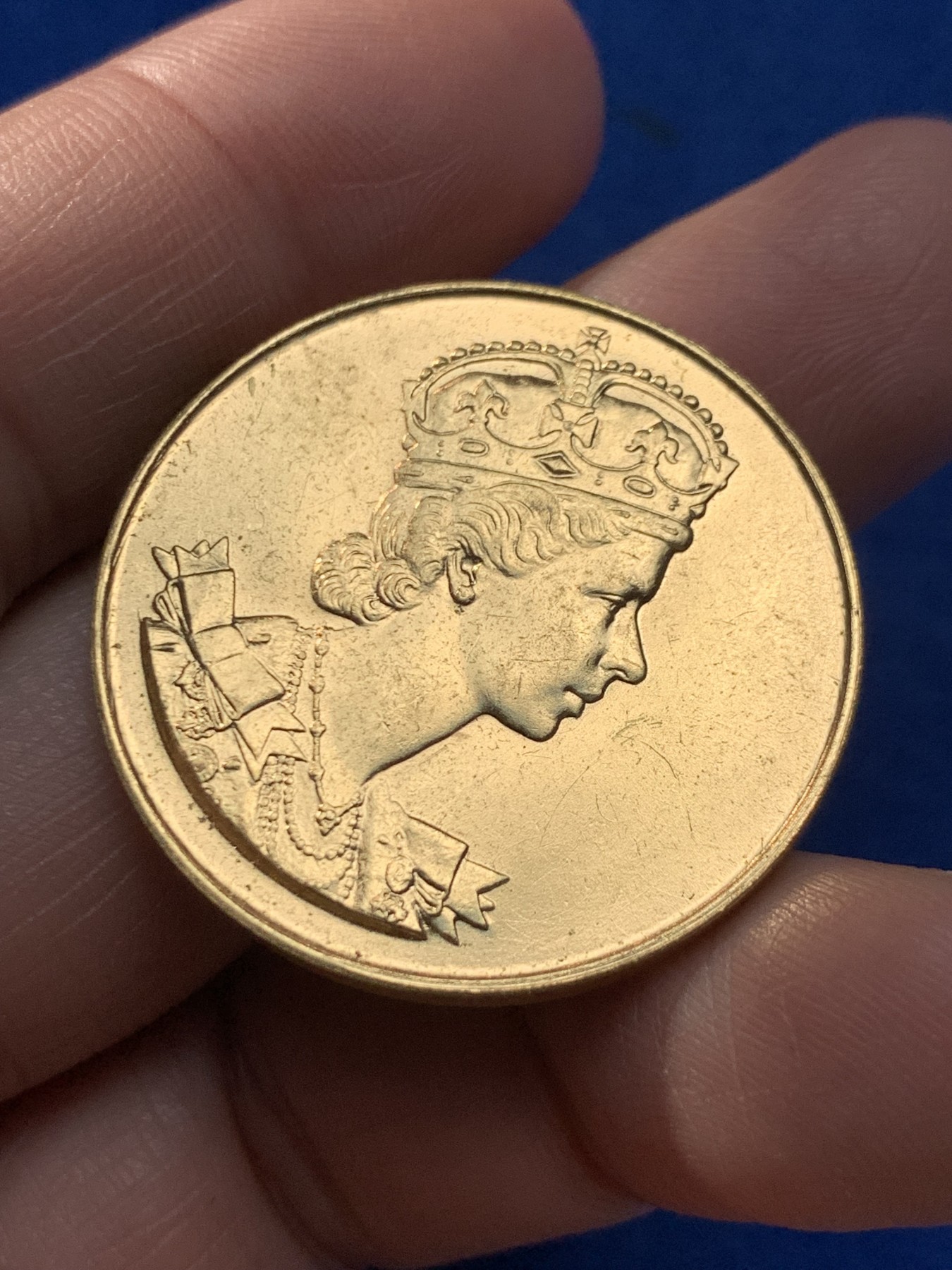 《竞宝斋》第243场-周日，周一 新年开场 (全场包邮) 1953年英国伊丽莎白二世加冕纪念章 镀金章 状态好 33.4mm 12.17克