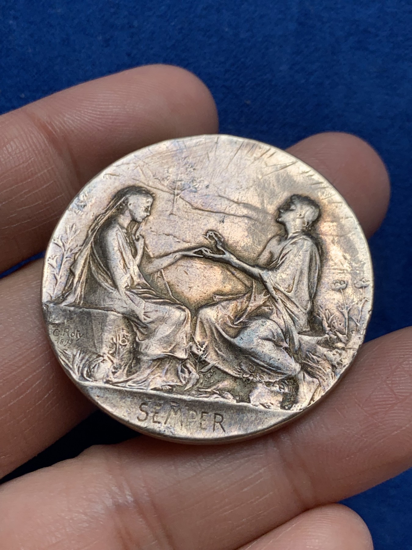 《竞宝斋》第243场-周日，周一 新年开场 (全场包邮) 法国名家O.ROTY 永恒的爱“SEMPER”爱情与婚姻纪念银章，32g，41.5mm，丰饶角边铭，手工雕花，边有轻磕，细节见图