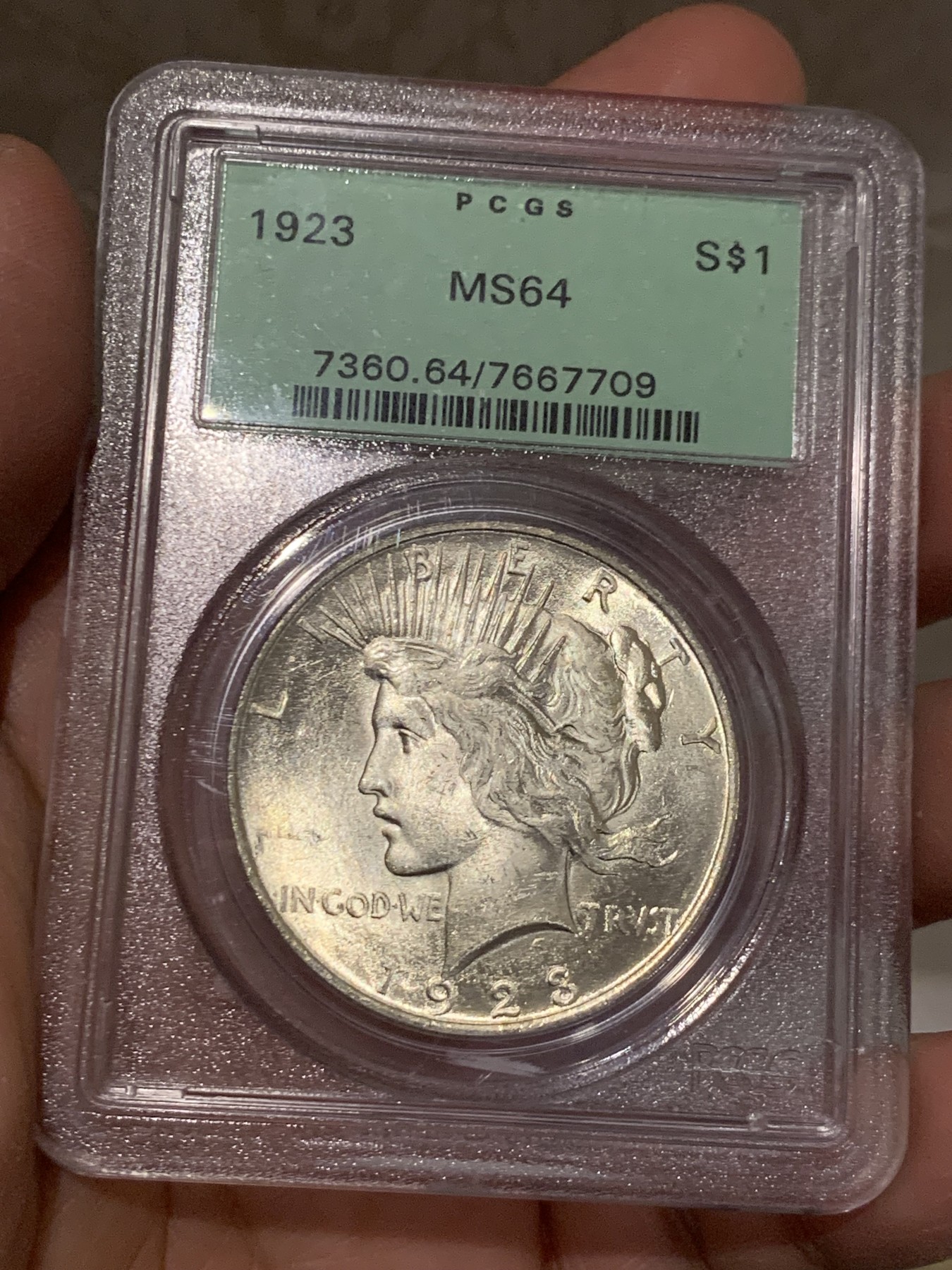 《竞宝斋》第243场-周日，周一 新年开场 (全场包邮) PCGS MS64 美国1923和平女神银币 少见老绿盒 此枚对比新盒霜光异常强烈