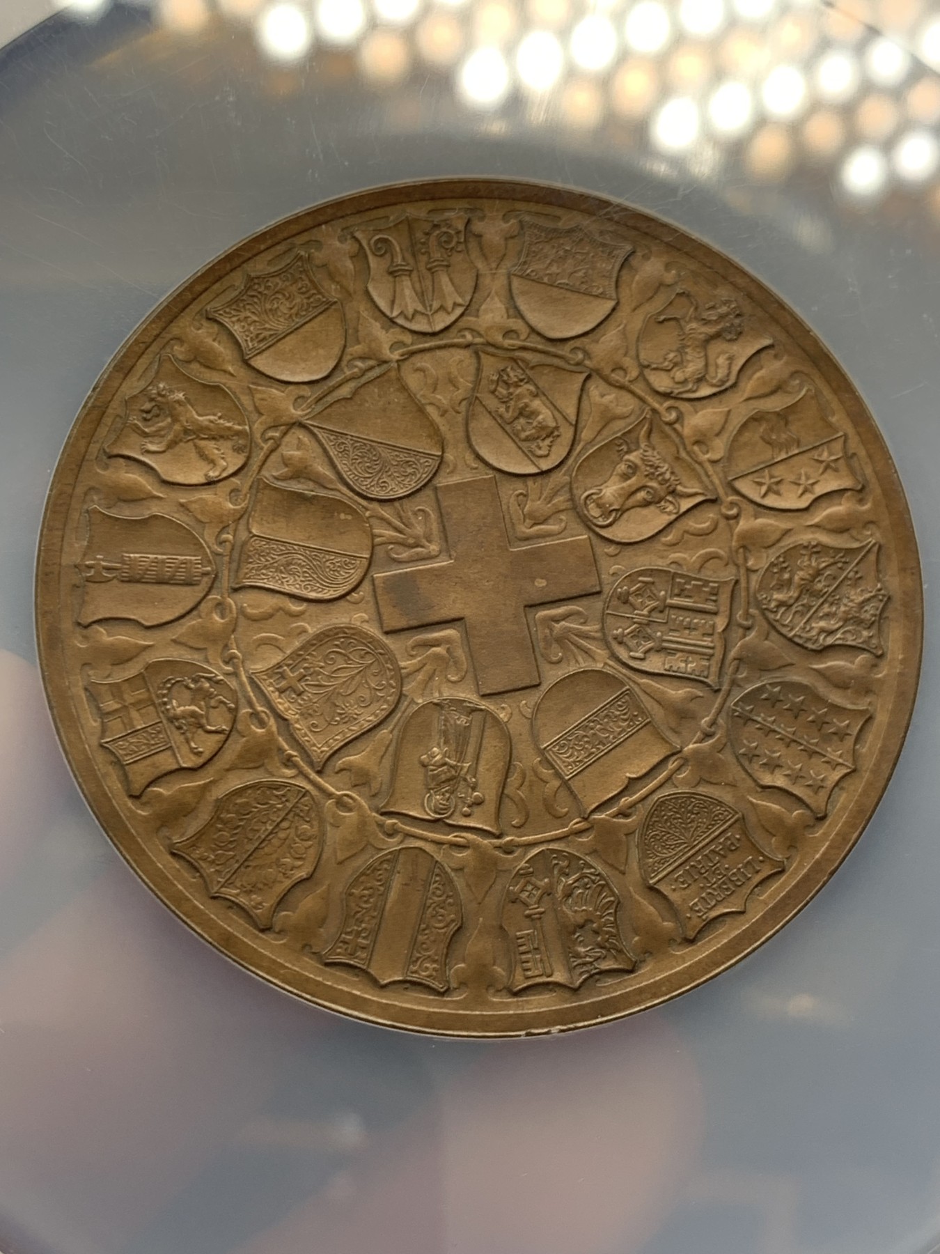 《竞宝斋》第243场-周日，周一 新年开场 (全场包邮) NGC MS63 瑞士1898国家博物馆铜章 大盒封装 章直径57mm左右 大规格