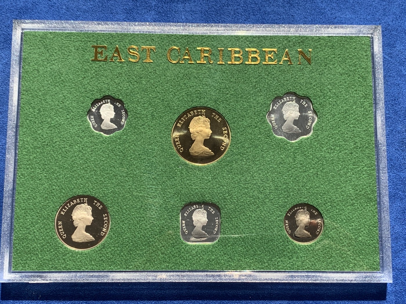 《竞宝斋》第243场-周日，周一 新年开场 (全场包邮) 1981年东加勒比6枚精制套币，英国皇家造币厂出品，原包装，带证书，好状态。