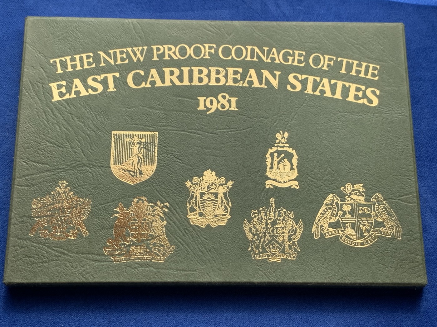 《竞宝斋》第243场-周日，周一 新年开场 (全场包邮) 1981年东加勒比6枚精制套币，英国皇家造币厂出品，原包装，带证书，好状态。