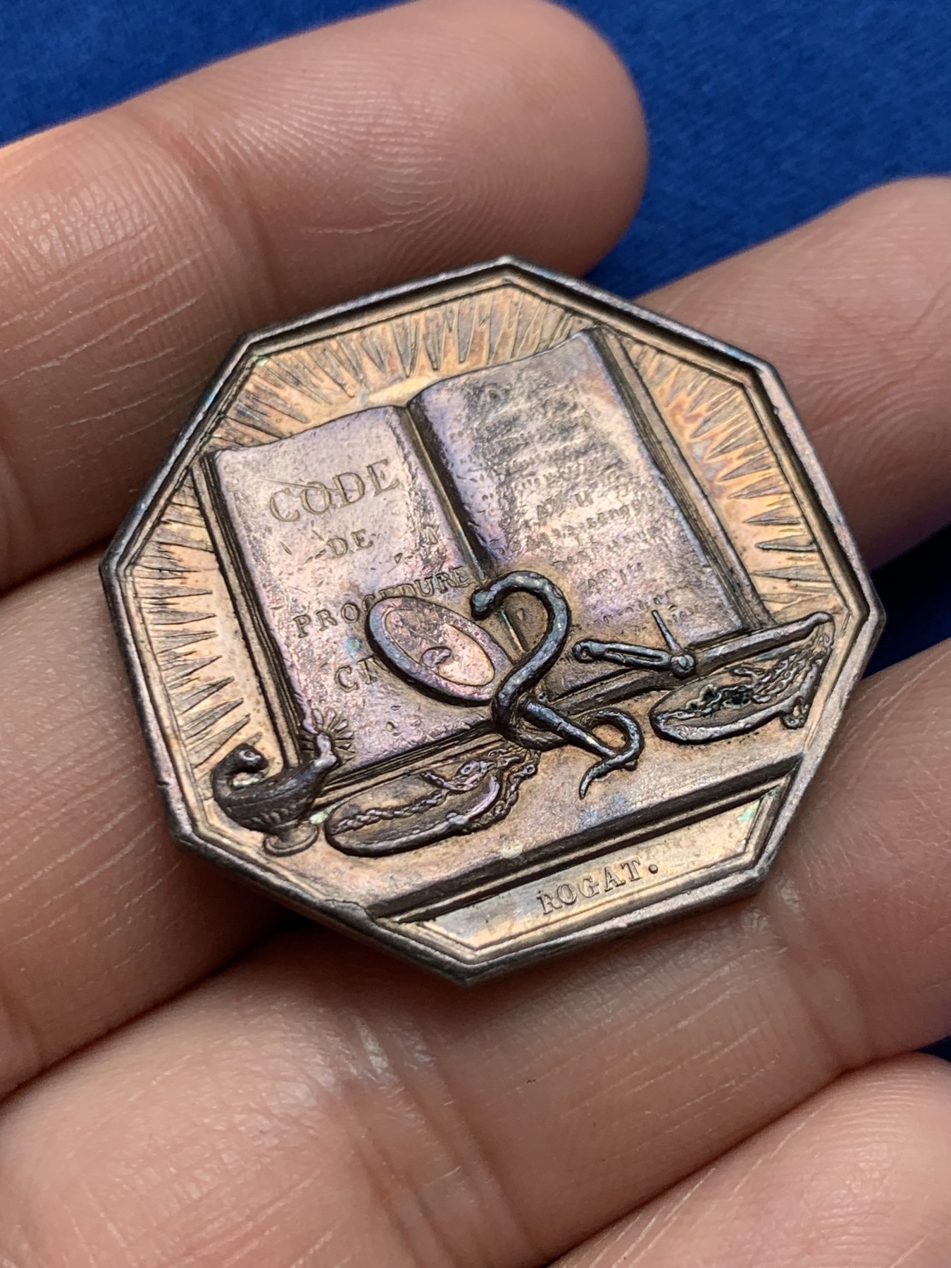 《竞宝斋》第243场-周日，周一 新年开场 (全场包邮) 法国塞纳地区法警厅银质八角代币，船首Argent边铭，重15.3g，33.4mm