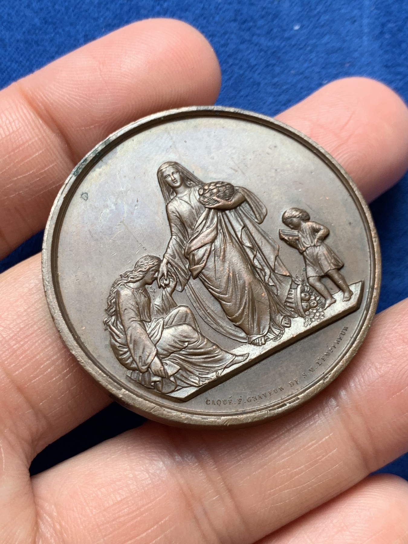 《竞宝斋》第243场-周日，周一 新年开场 (全场包邮) 法国1867-1868年农业丰收纪念铜章 巧克力包浆，底板类镜面效果 蜜蜂边铭铜标 41.6mm 32克