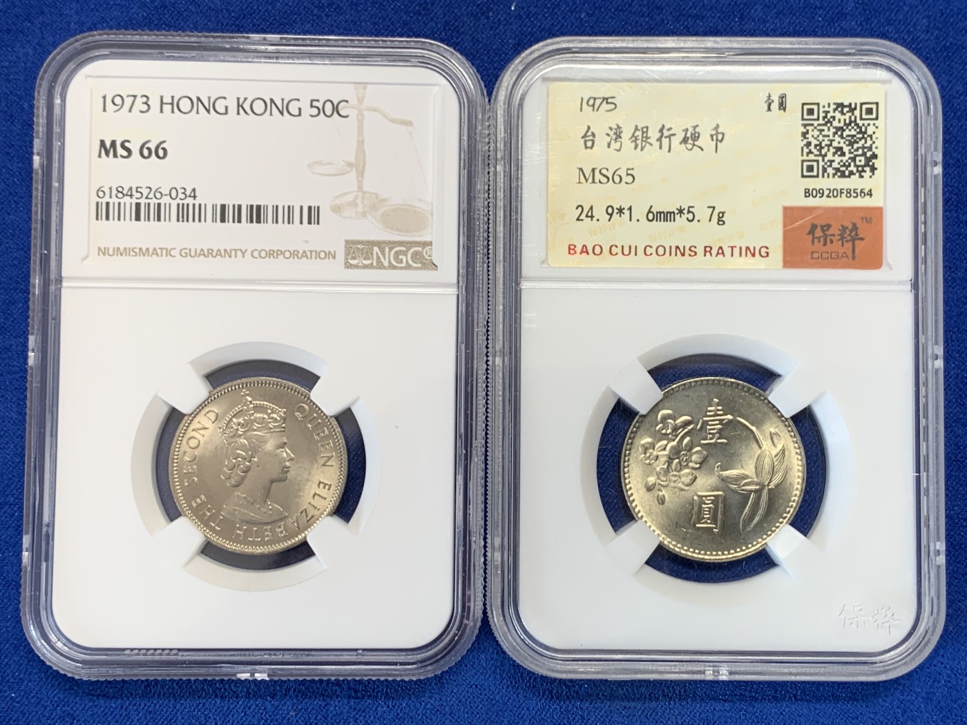 《竞宝斋》第243场-周日，周一 新年开场 (全场包邮) 港台BU品硬币组合：NGC-MS66 英属香港 1973年五毫镍币 卷拆顶级品相入盒 和另一枚保粹老盒子的台湾兰花一元镍币一起拍 台湾一元硬币是从好几百枚里选出的BU品送评 这个品种能达到未流通的品相的货十分稀少 所以自行送了国内盒子权当收藏
