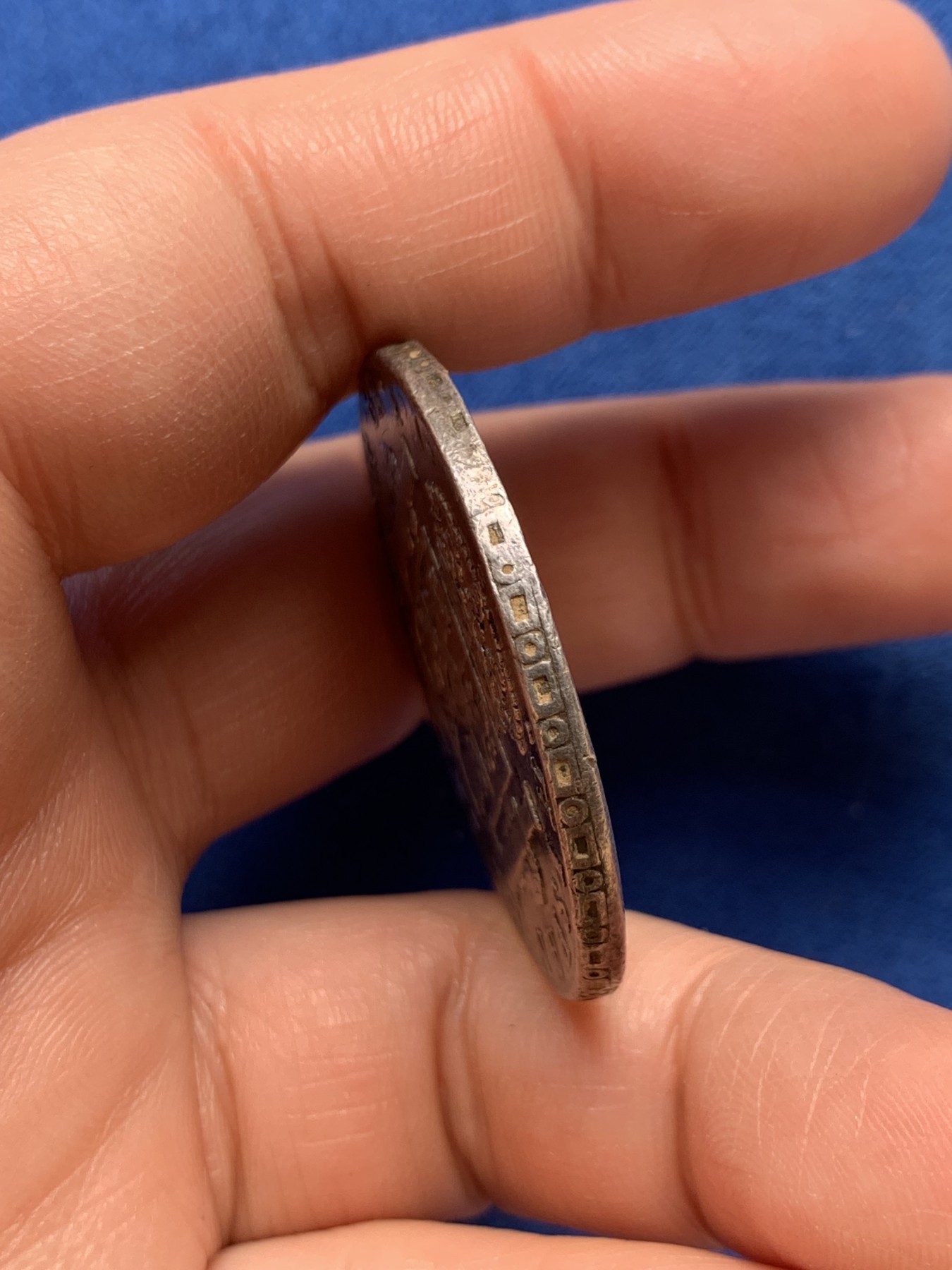 《竞宝斋》第243场-周日，周一 新年开场 (全场包邮) 西属秘鲁1801年卡洛斯四世8R大银 头像前面有浅划痕 细节见图