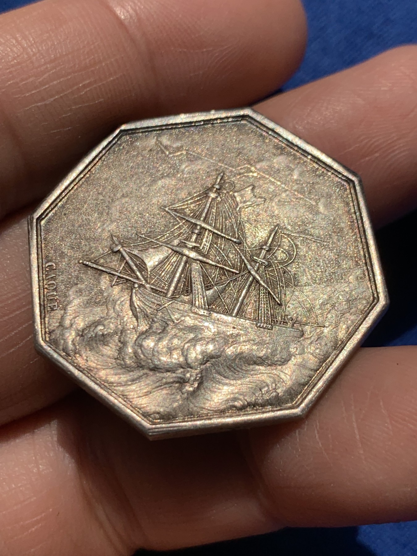 《竞宝斋》第243场-周日，周一 新年开场 (全场包邮) 1832-1841美人鱼 海妖八角银质代币，大名誉品，油灯边铭，17g，33.1mm。1991版八角目录封面币