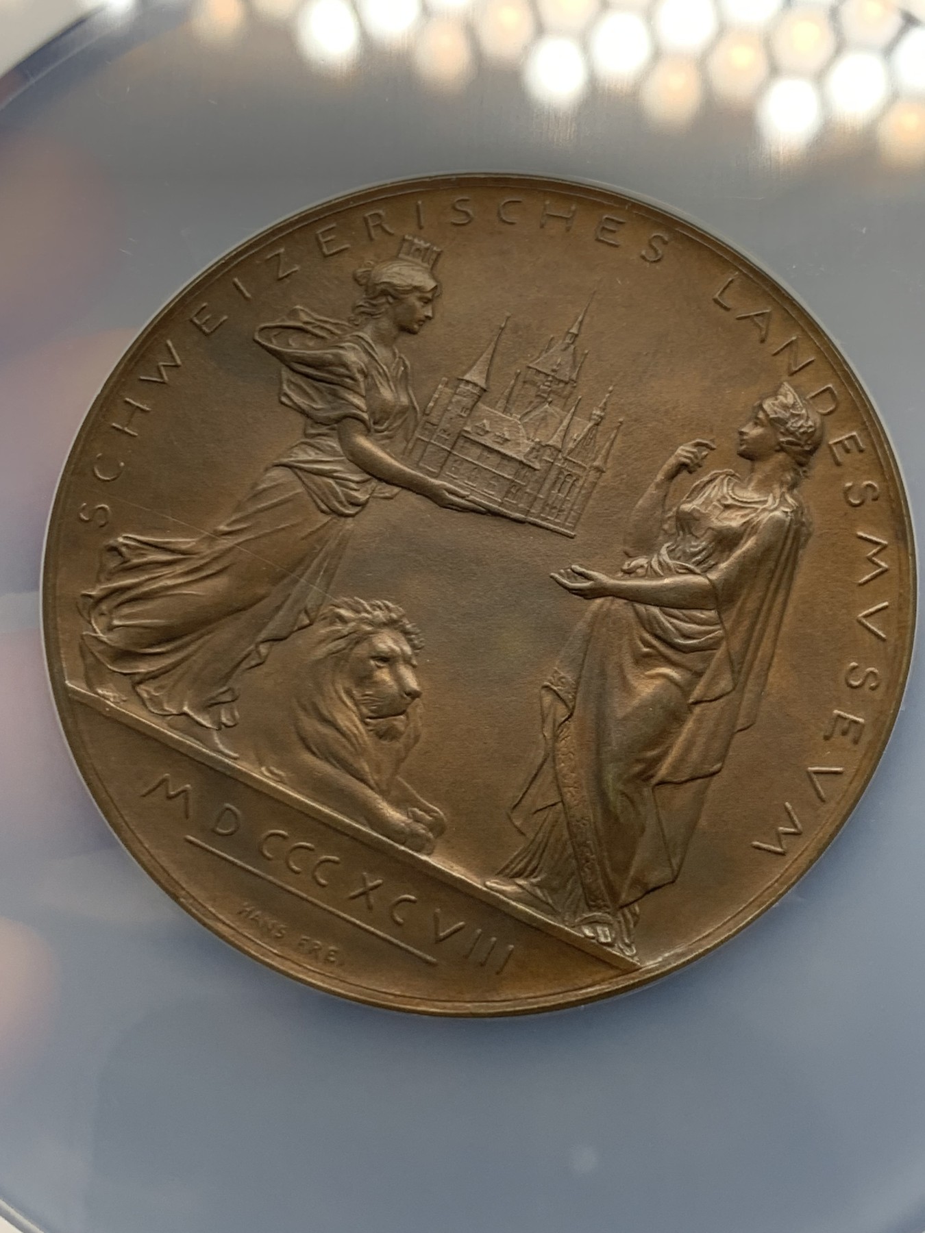 《竞宝斋》第243场-周日，周一 新年开场 (全场包邮) NGC MS63 瑞士1898国家博物馆铜章 大盒封装 章直径57mm左右 大规格