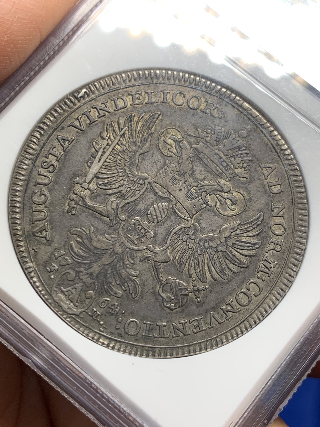 《竞宝斋》第244场-周日，周一 新年开场 (全场包邮) NGC XF45 神罗奥格斯堡1764年1泰勒银币 双头鹰老泰勒 盒子边缘小磕