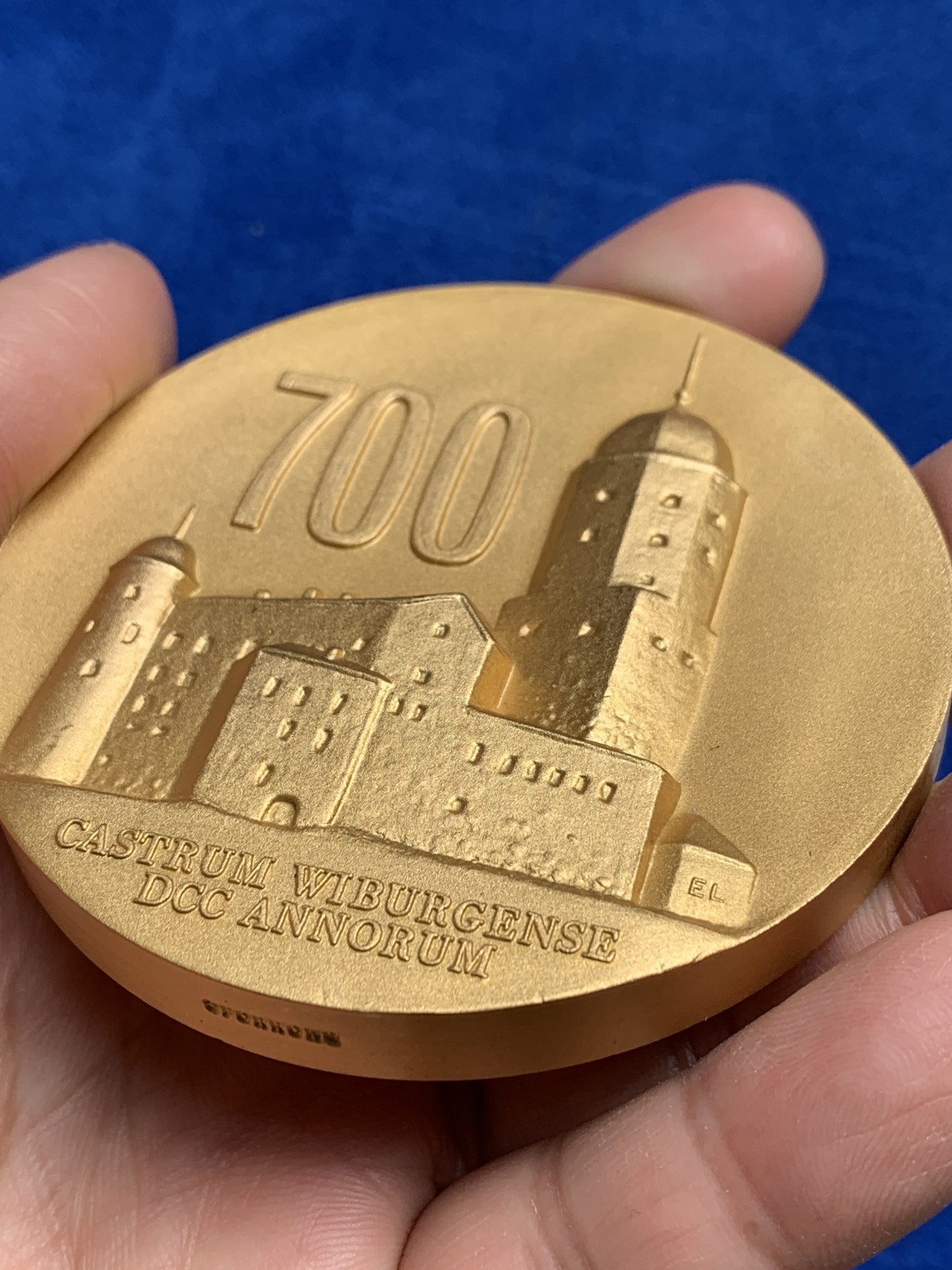 《竞宝斋》第244场-周日，周一 新年开场 (全场包邮) 芬兰维堡700周年镀金大铜章 70.9mm 223g