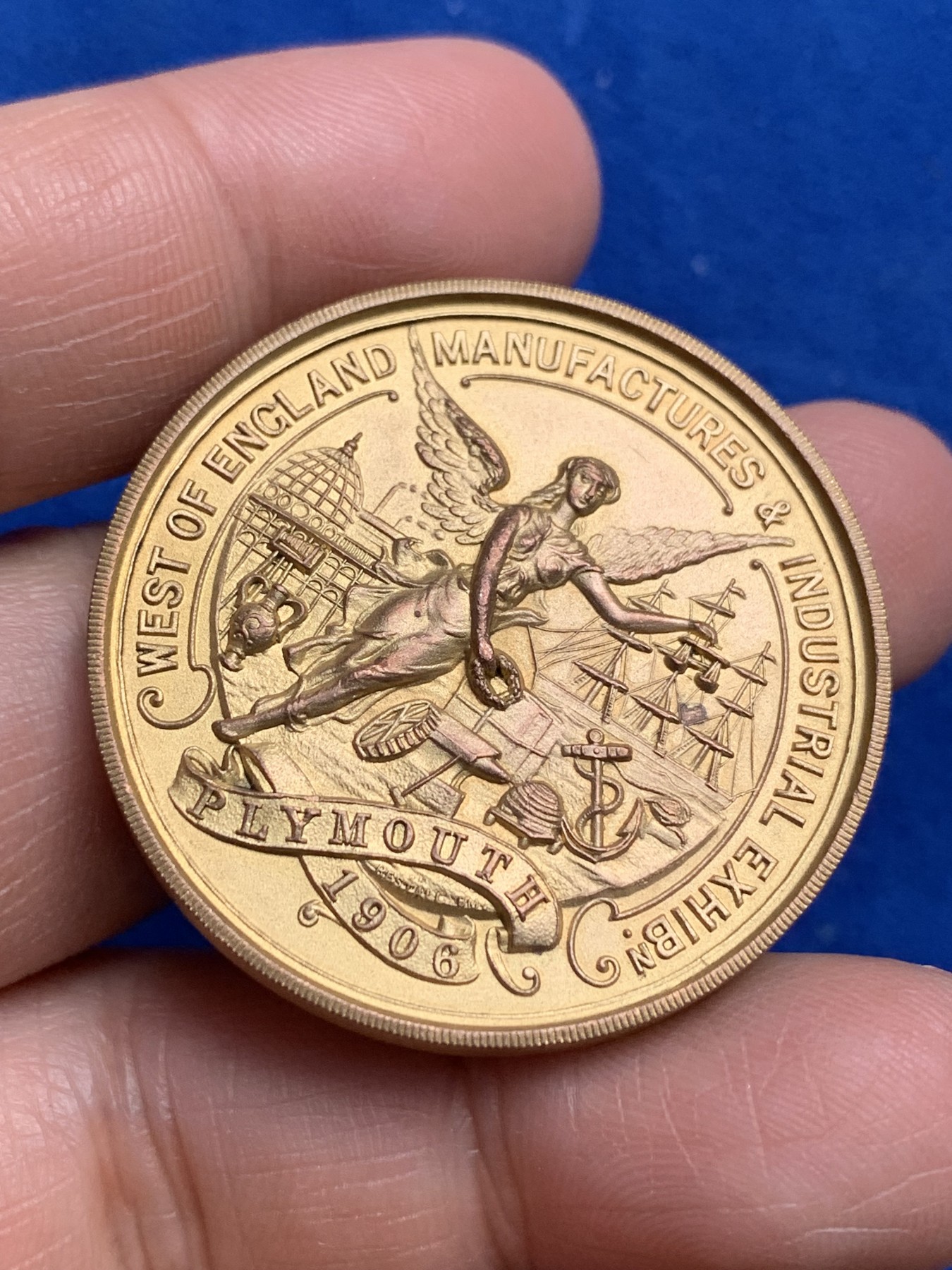 《竞宝斋》第244场-周日，周一 新年开场 (全场包邮) 1906年英国普利茅斯制造业博览会铜章 天使、海船、灯塔等细节丰富清晰 高点俱在 25.3g 38.5mm