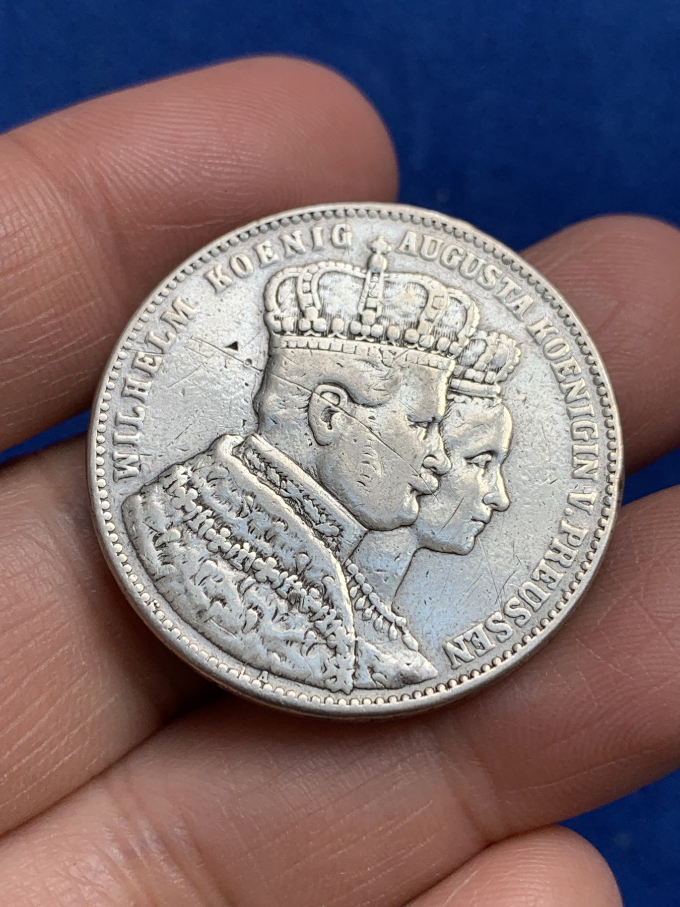 《竞宝斋》第244场-周日，周一 新年开场 (全场包邮) 德国普鲁士 威廉一世登基 1861年 毛衣1泰勒银币 细节见图