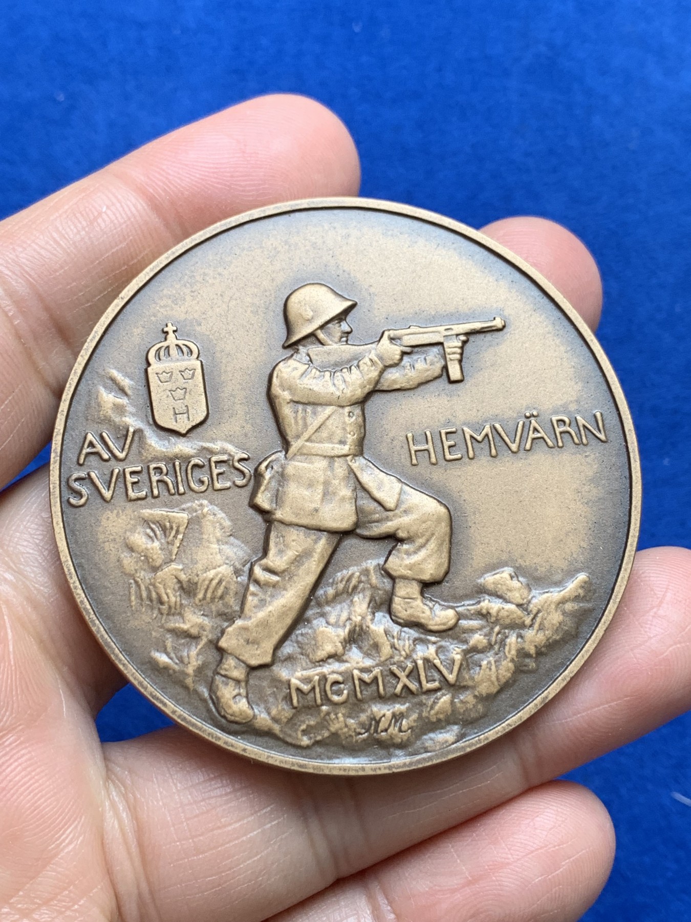 《竞宝斋》第244场-周日，周一 新年开场 (全场包邮) 瑞典国民警卫队1945纪念铜章 55.9mm 72.3g