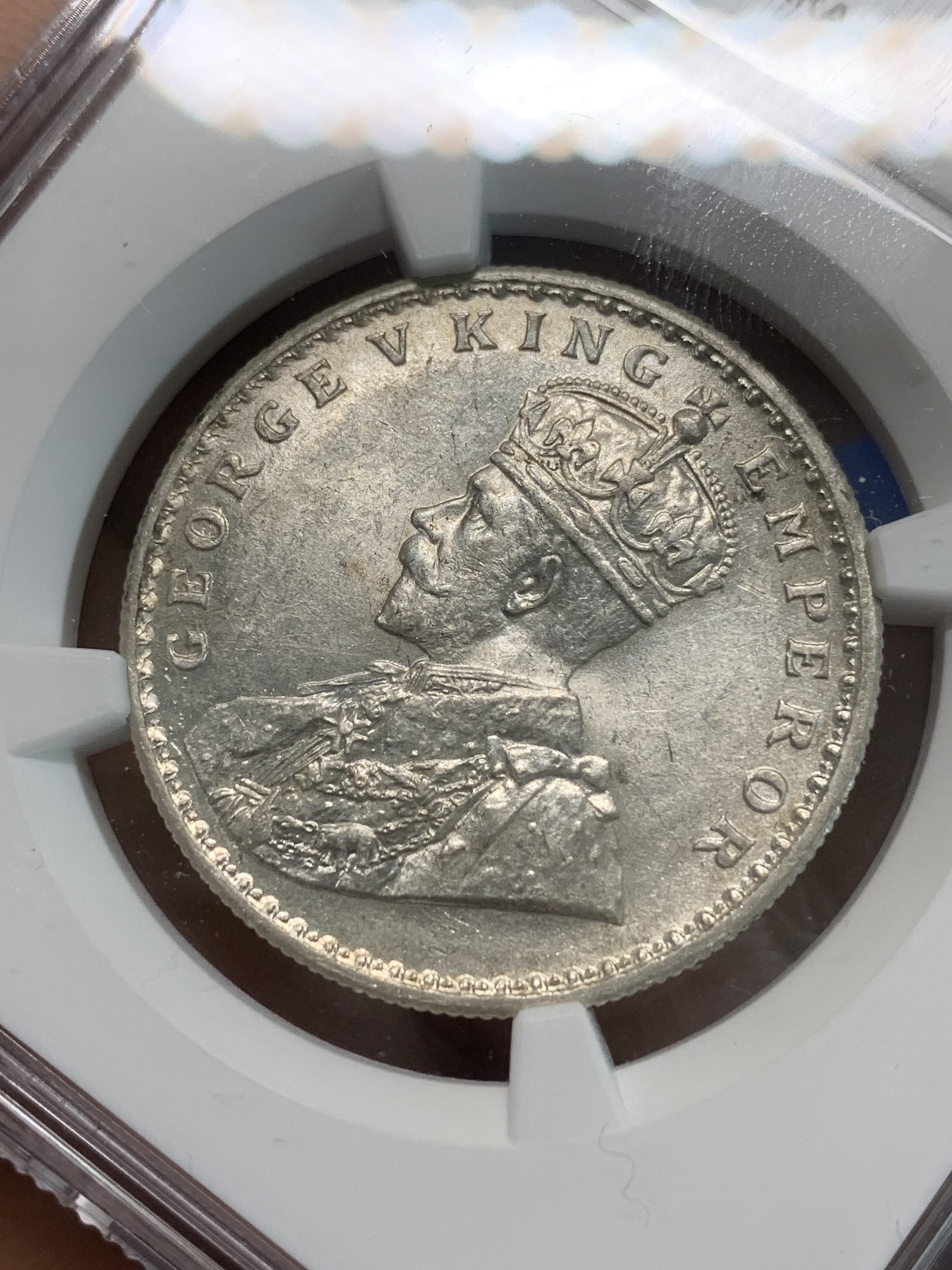 《竞宝斋》第244场-周日，周一 新年开场 (全场包邮) NGC MS61 英属印度 1917年 C版 乔五 1卢比银币