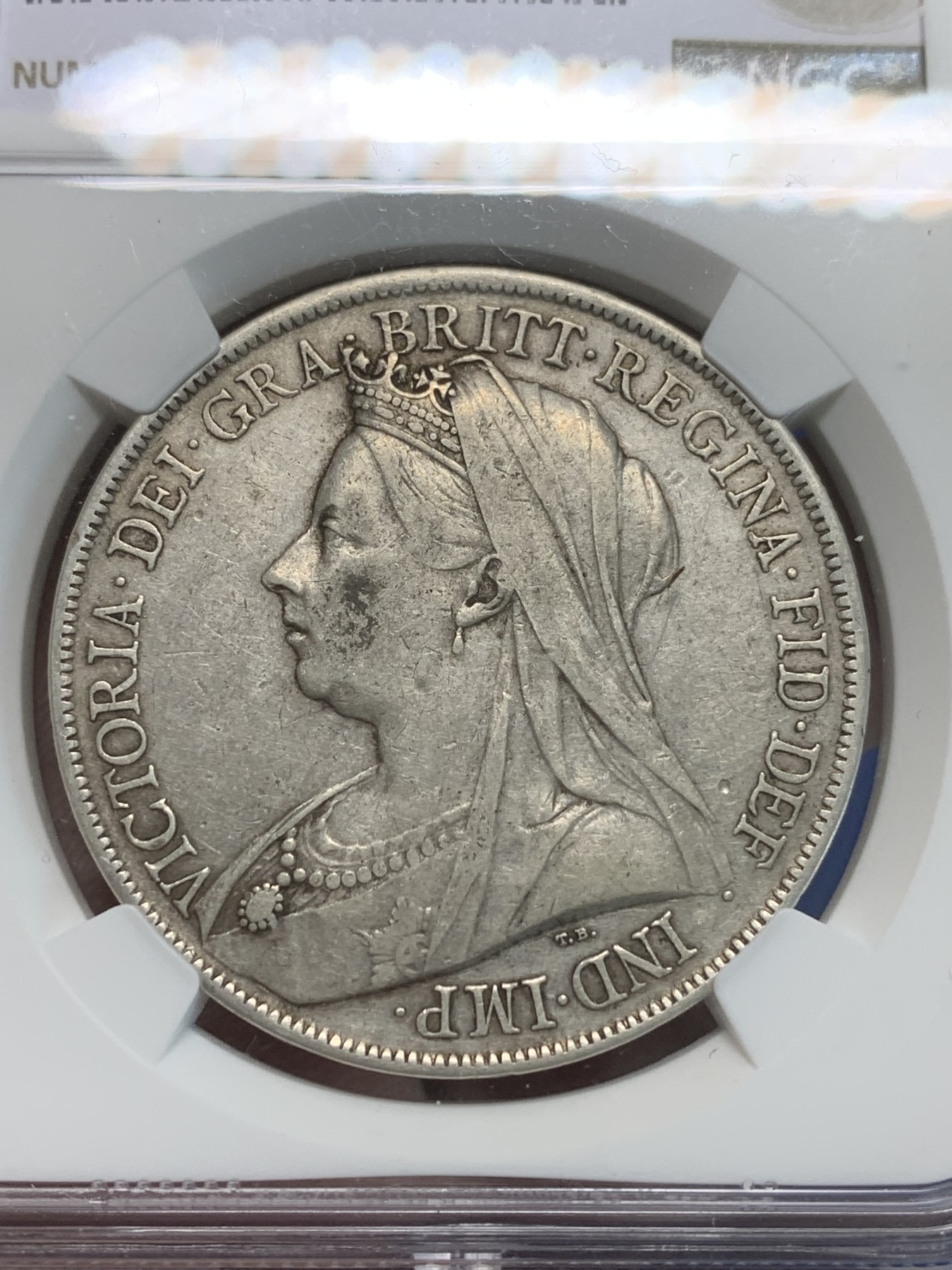 《竞宝斋》第244场-周日，周一 新年开场 (全场包邮) NGC AU53 英国1900年维多利亚披纱⻢剑1克朗大银币