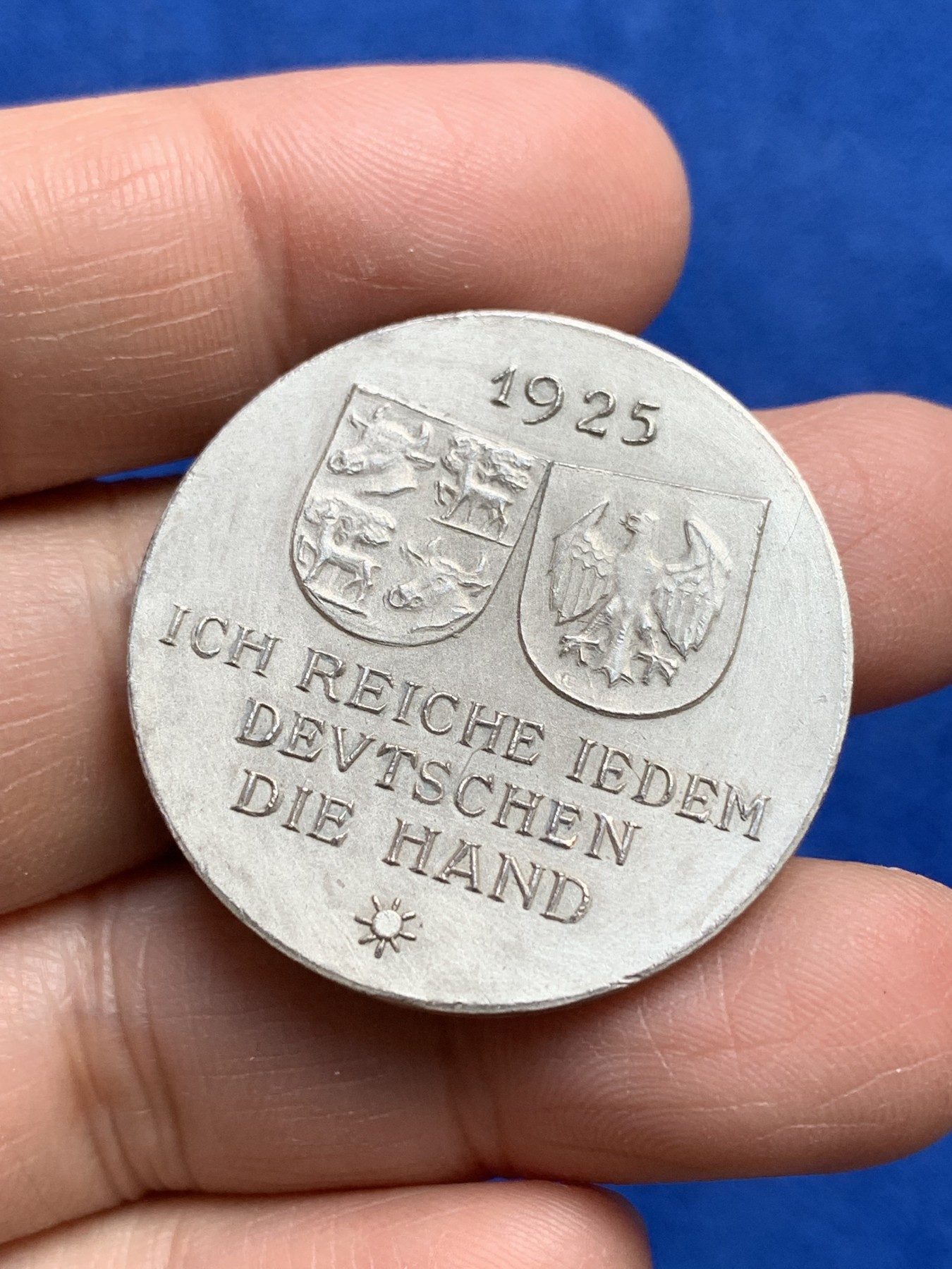 《竞宝斋》第244场-周日，周一 新年开场 (全场包邮) 德国 1925年 兴登堡纪念银章  直径35mm 17.59克