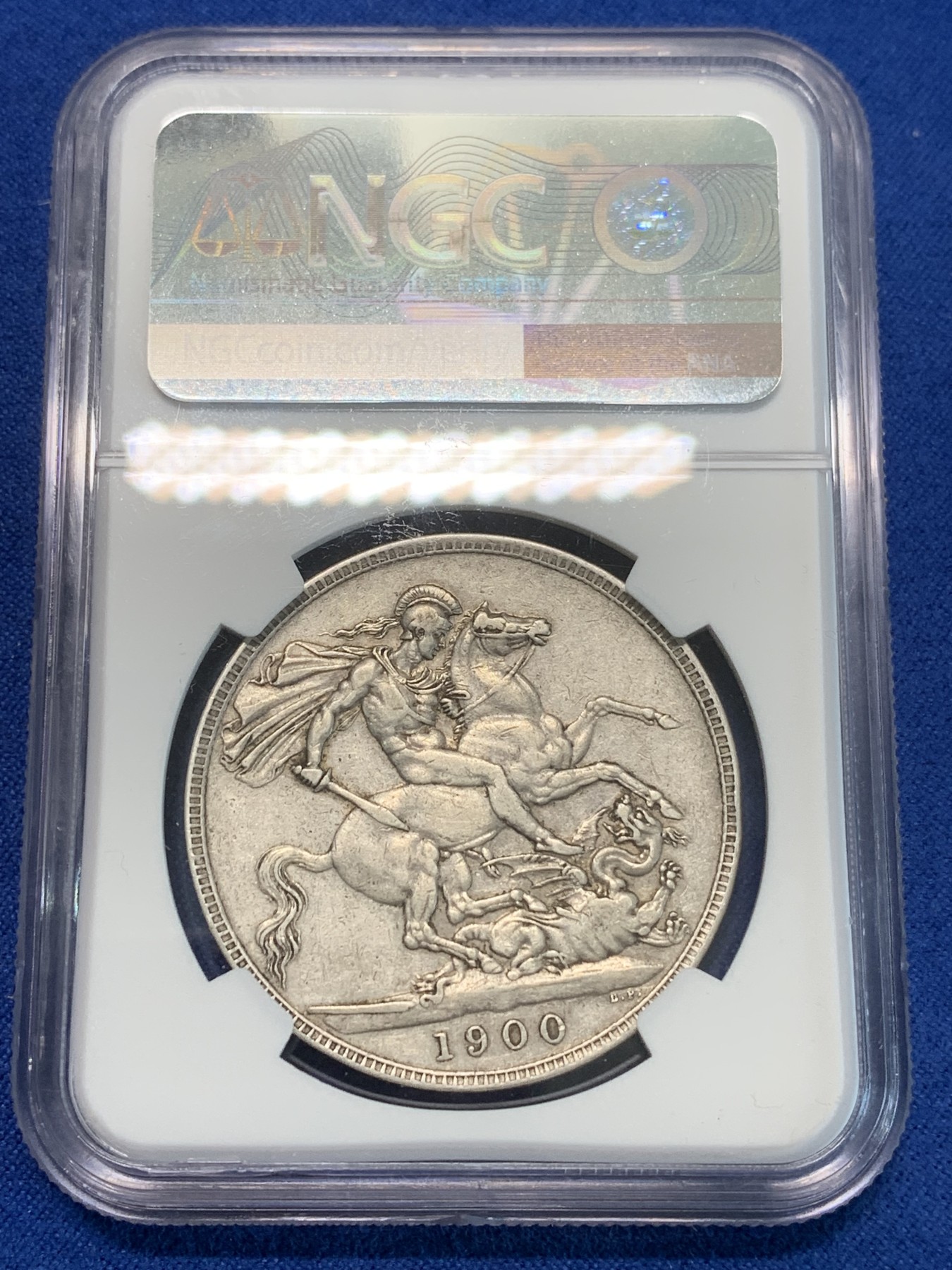 《竞宝斋》第244场-周日，周一 新年开场 (全场包邮) NGC AU53 英国1900年维多利亚披纱⻢剑1克朗大银币