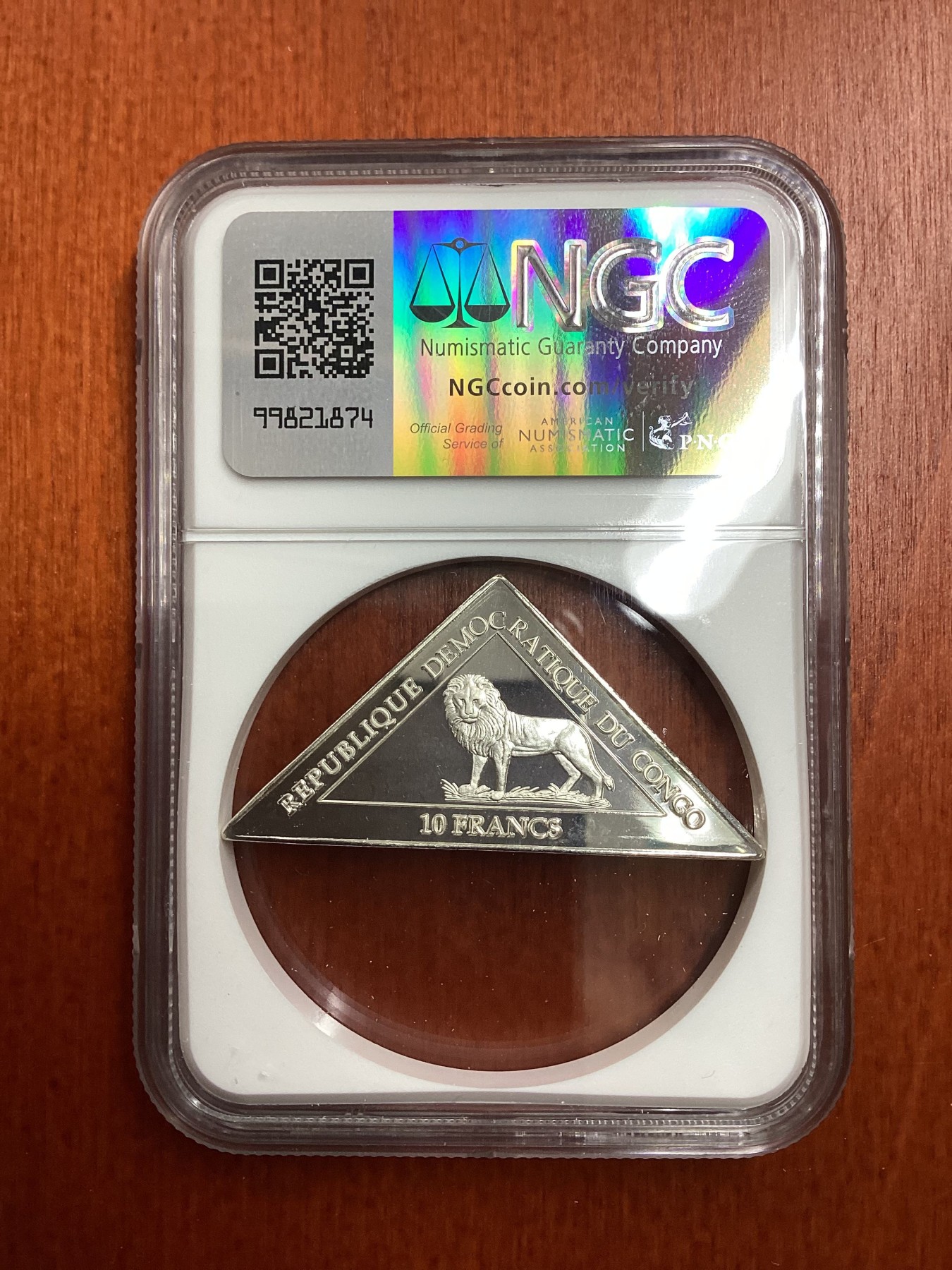 长老汇龙年精选第二场 2000 刚果动物保护系列大猩猩母子10法郎三角形精制银币，NGC PF68UC，唯一冠军分