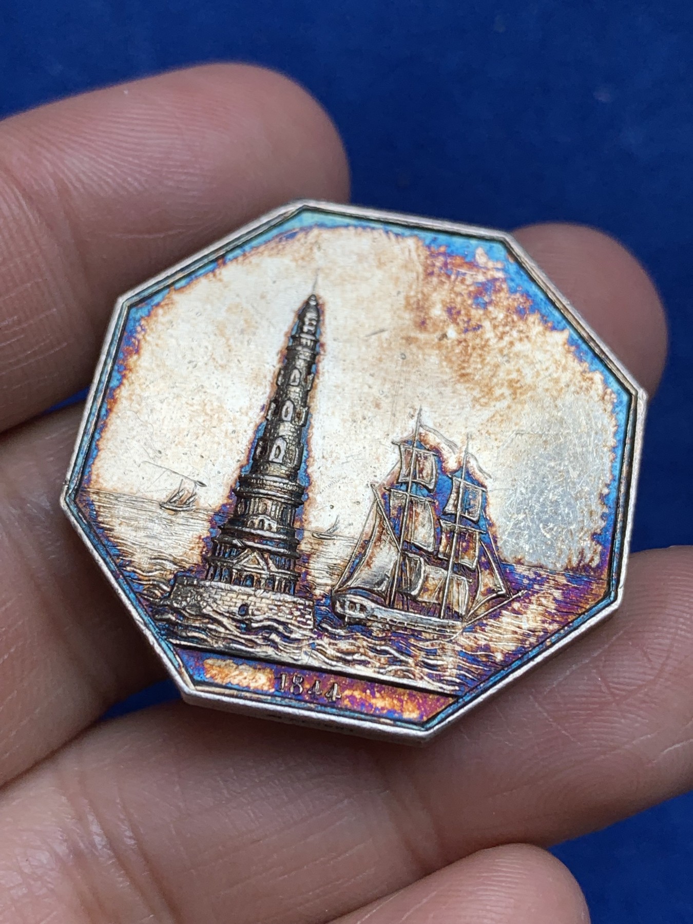 《竞宝斋》第244场-周日，周一 新年开场 (全场包邮) 法国1844年 波尔多吉伦特海事安全协会八角银质代用币，名誉品 景观生动，品相一流，手指边铭，绚丽五彩包浆，34.5mm，18.84g