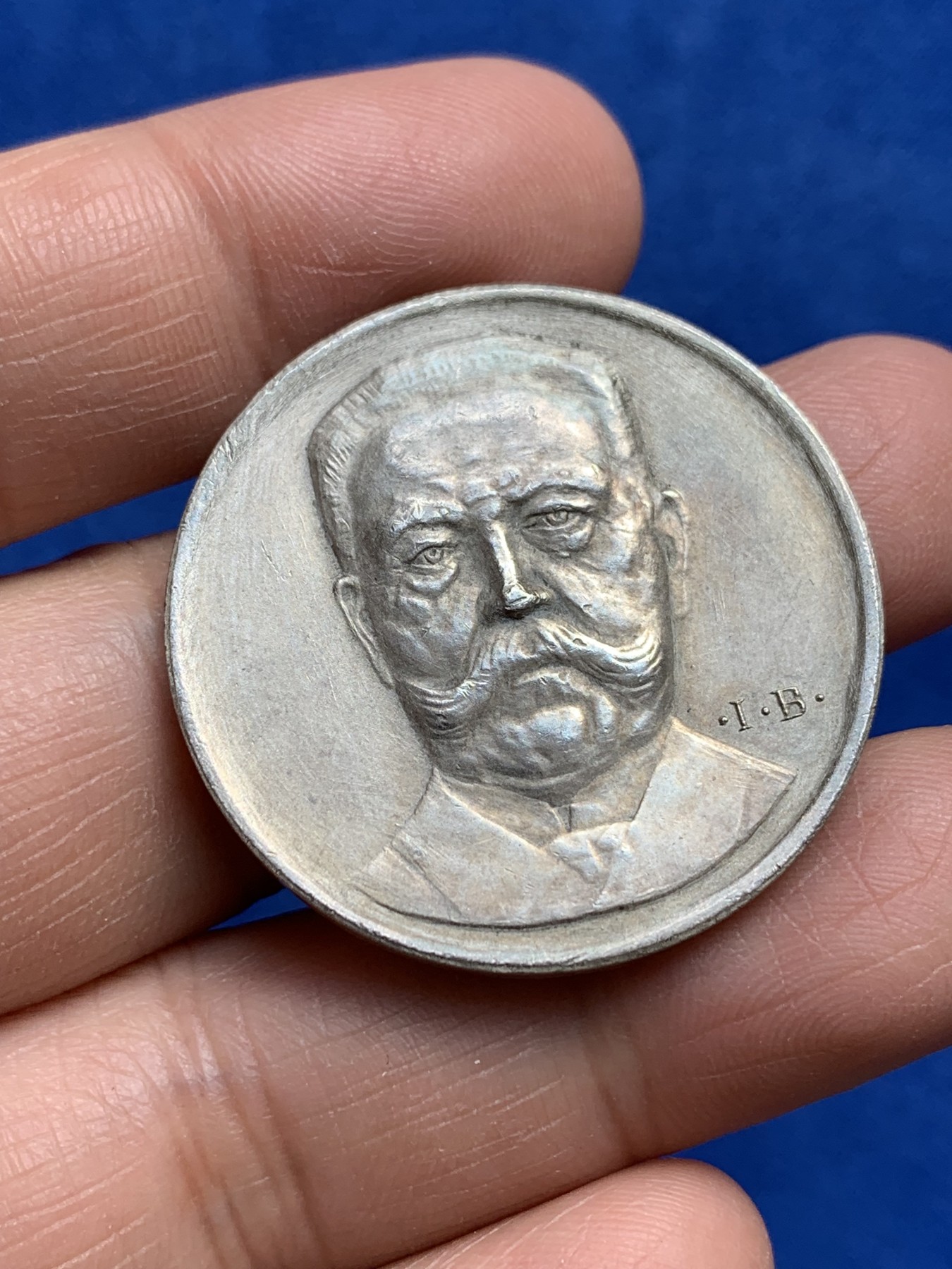 《竞宝斋》第244场-周日，周一 新年开场 (全场包邮) 德国 1925年 兴登堡纪念银章  直径35mm 17.59克