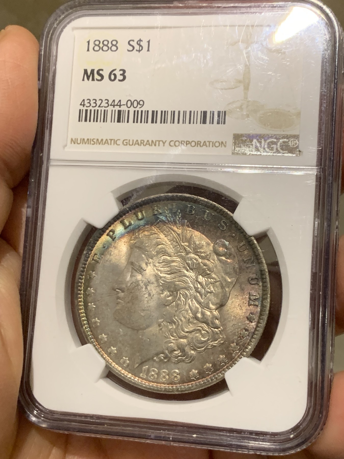 《竞宝斋》第244场-周日，周一 新年开场 (全场包邮) NGC MS63 美国1888年摩根银币，原汁原味双面环五彩包浆，状态难得。状态低评。好年份1888吉祥寓意要发发发，市场上比较稀少年份版本的摩根币。