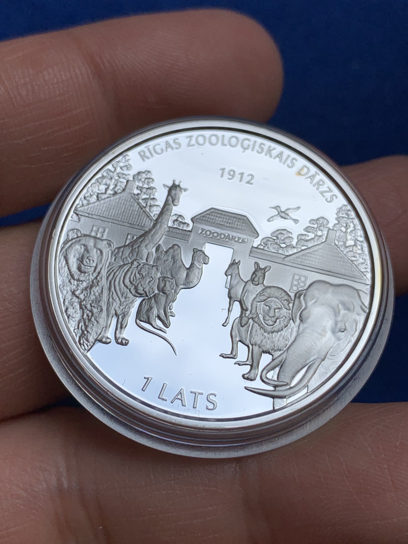 《竞宝斋》第244场-周日，周一 新年开场 (全场包邮) 2012年拉脱维亚里加动物园精制银币 克劳斯获奖作品 可爱精美 币完好外壳小划痕 盒证齐全 27g 925银