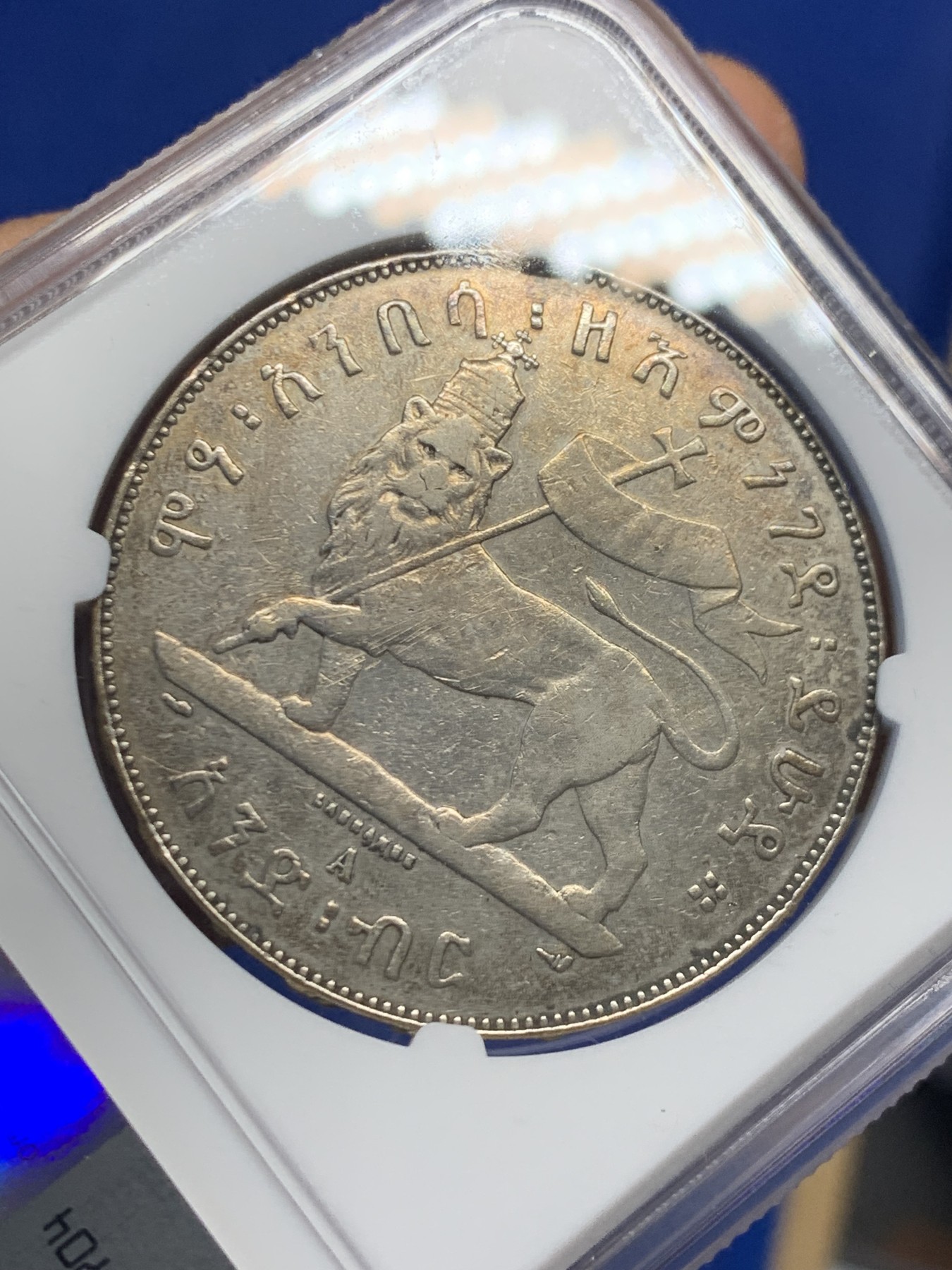 《竞宝斋》第244场-周日，周一 新年开场 (全场包邮) NGC AU 埃塞俄比亚1887狮子扛旗1比尔大银币 经典品种 雄狮左抗旗 细节不错 无明显磕划损坏 此前AU Damage竞宝斋1300元不含佣成交