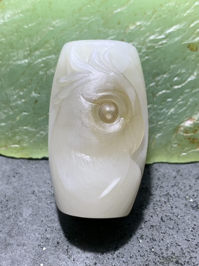 精美亚光高玉化千层纹巴西玛瑙手工雕刻鹦鹉大桶珠一个！ - 精美亚光高玉化千层纹巴西玛瑙手工雕刻鹦鹉大桶珠一个！