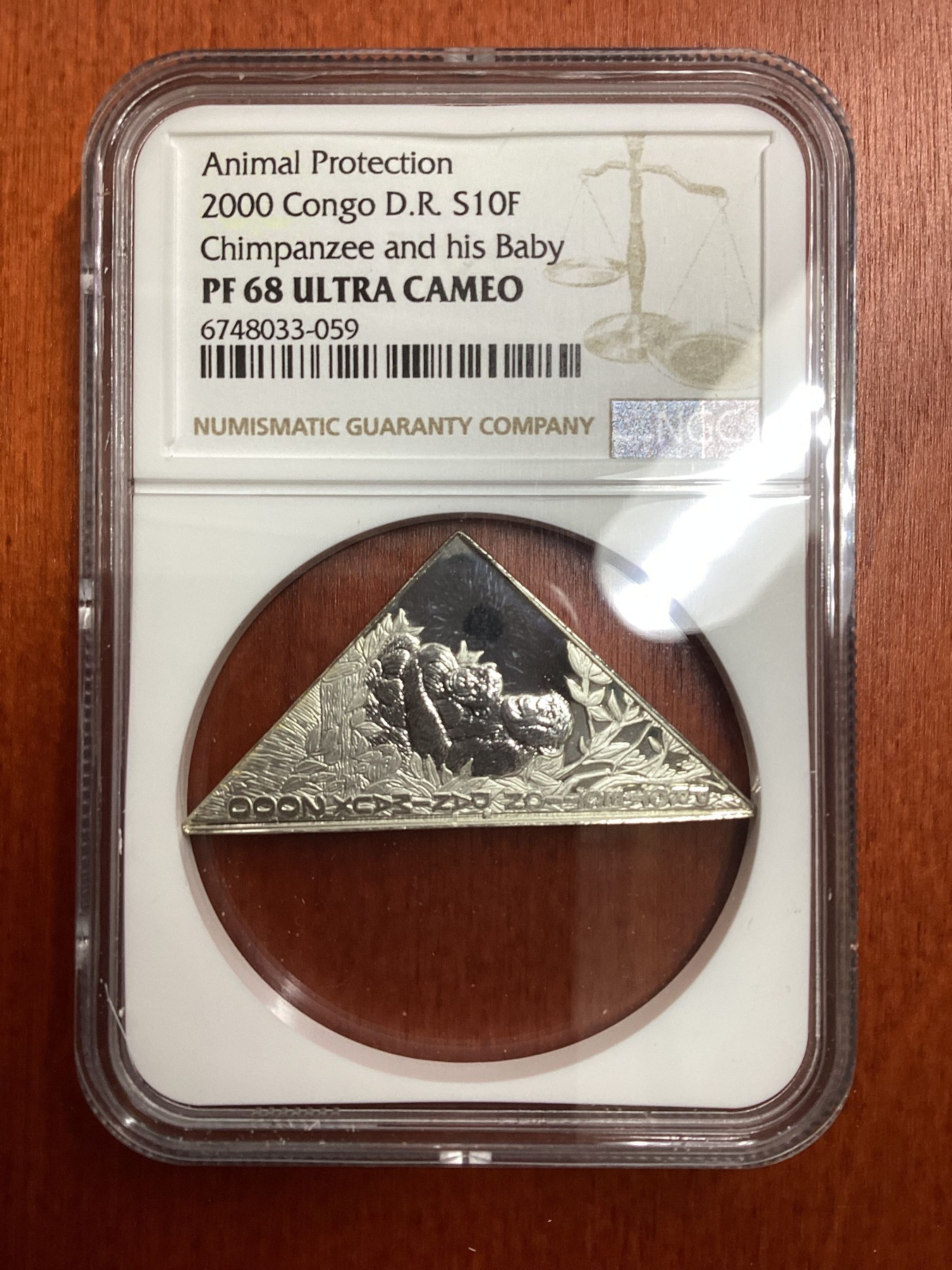 长老汇龙年精选第二场 2000 刚果动物保护系列大猩猩母子10法郎三角形精制银币，NGC PF68UC，唯一冠军分