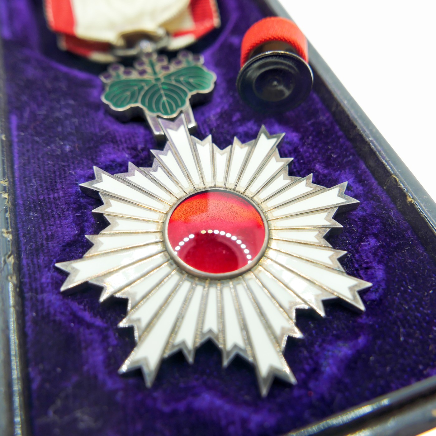 勋章奖章交易所3月9日拍卖 日本六等单光旭日勋章，银质