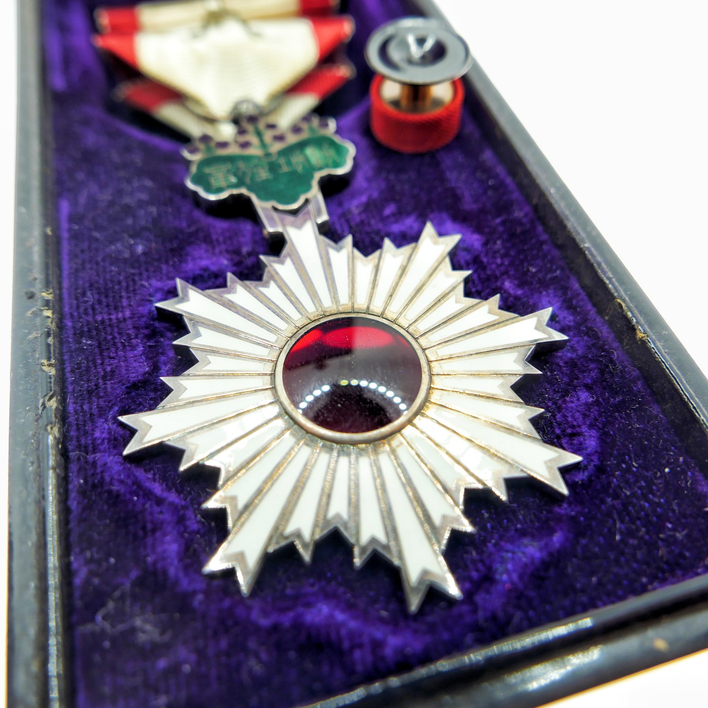 勋章奖章交易所3月9日拍卖 日本六等单光旭日勋章，银质