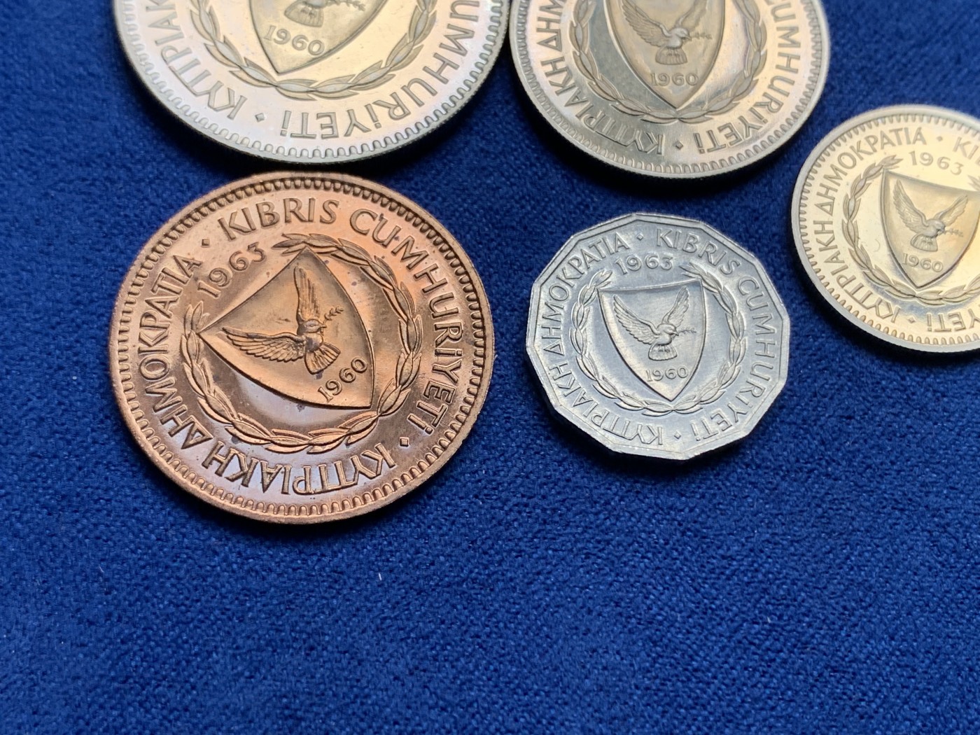 《竞宝斋》第244场-周日，周一 新年开场 (全场包邮) 1963年塞浦路斯精制5枚套，英国皇家造币厂出品，品像状态一流