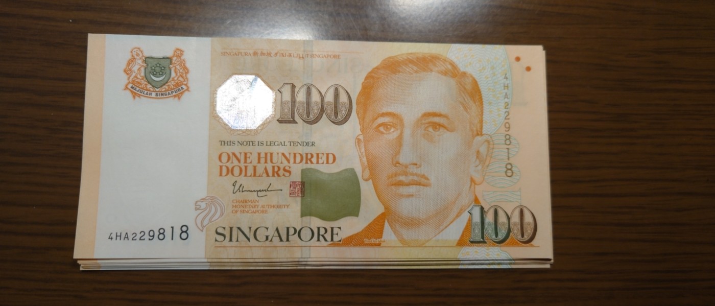 【世界钱币】精选微拍第94期暨2024年第五期 评级币裸钞场 【一口价售出】新加坡人像版100元 尚达曼签名 全新绝品尾号818