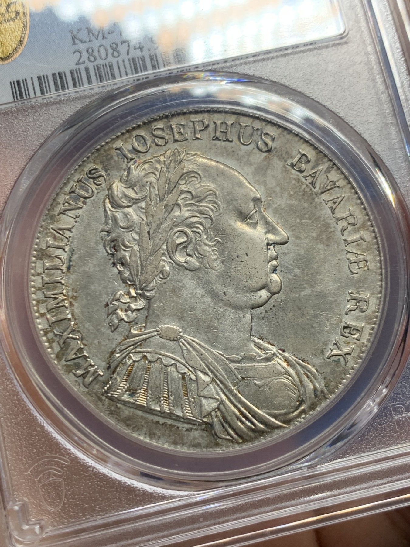 《竞宝斋》第244场-周日，周一 新年开场 (全场包邮) PCGS AU 德国 1818 巴伐利亚王国宪法泰勒大银币 花冠无磨损 背面中央立方石代表巴伐利亚大宪章，上部铭文为：伟大的时代新秩序即将诞生 常见为VF品