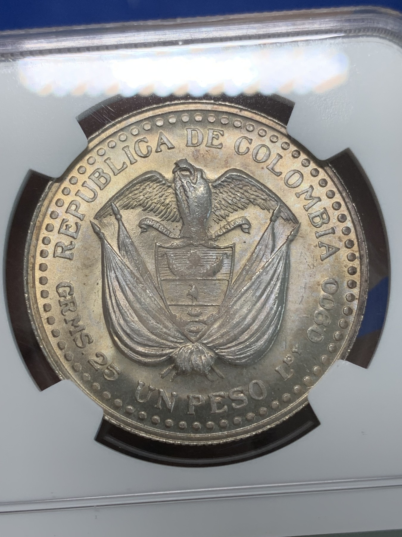 《竞宝斋》第244场-周日，周一 新年开场 (全场包邮) NGC MS65 哥伦比亚1956年波帕扬造币厂石库门纪念1比索银币 原光五彩 顶级品相