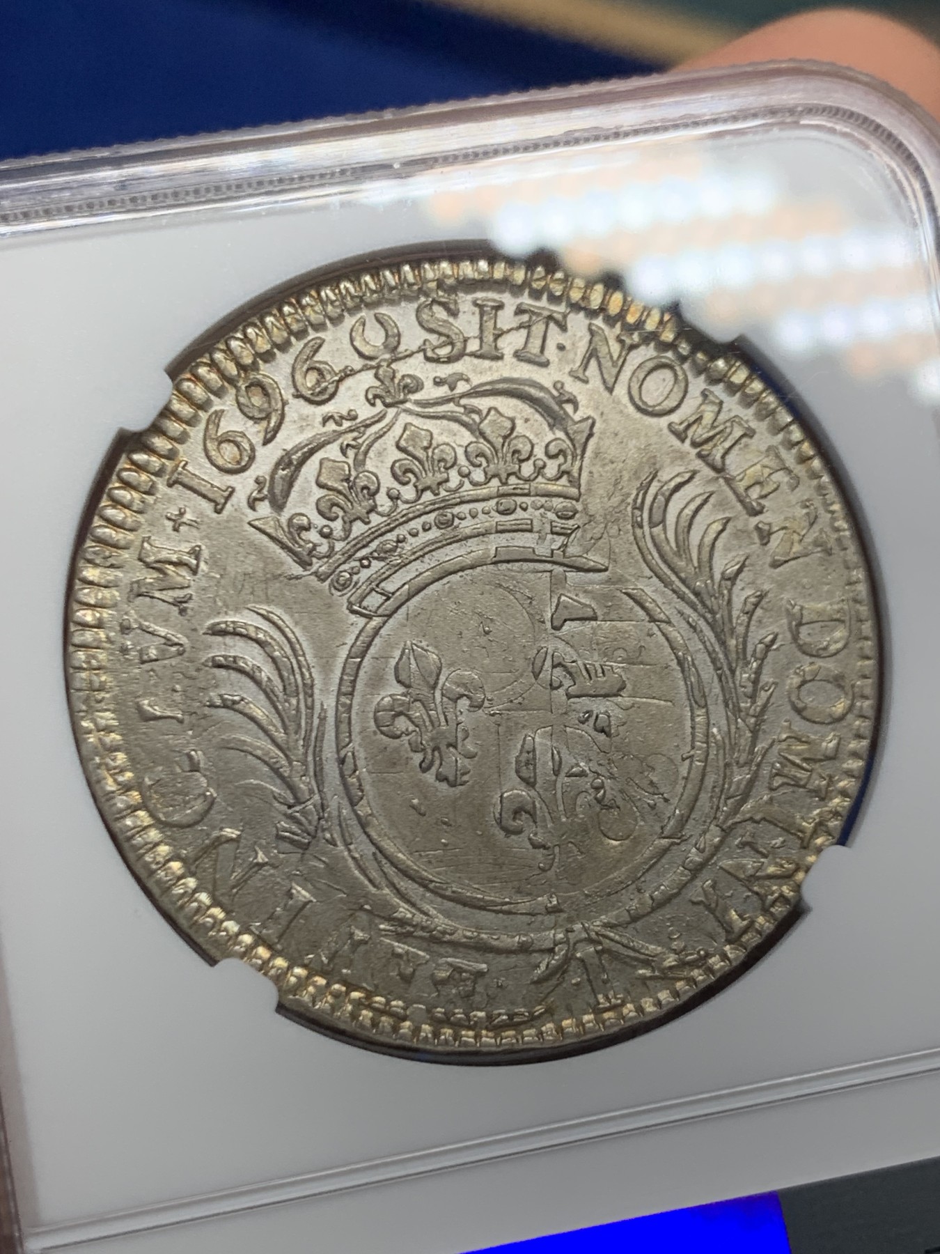 《竞宝斋》第244场-周日，周一 新年开场 (全场包邮) NGC AU50 法国 1696 I版 路易十四太阳王 埃居大银币 双面深打 无减重痕迹