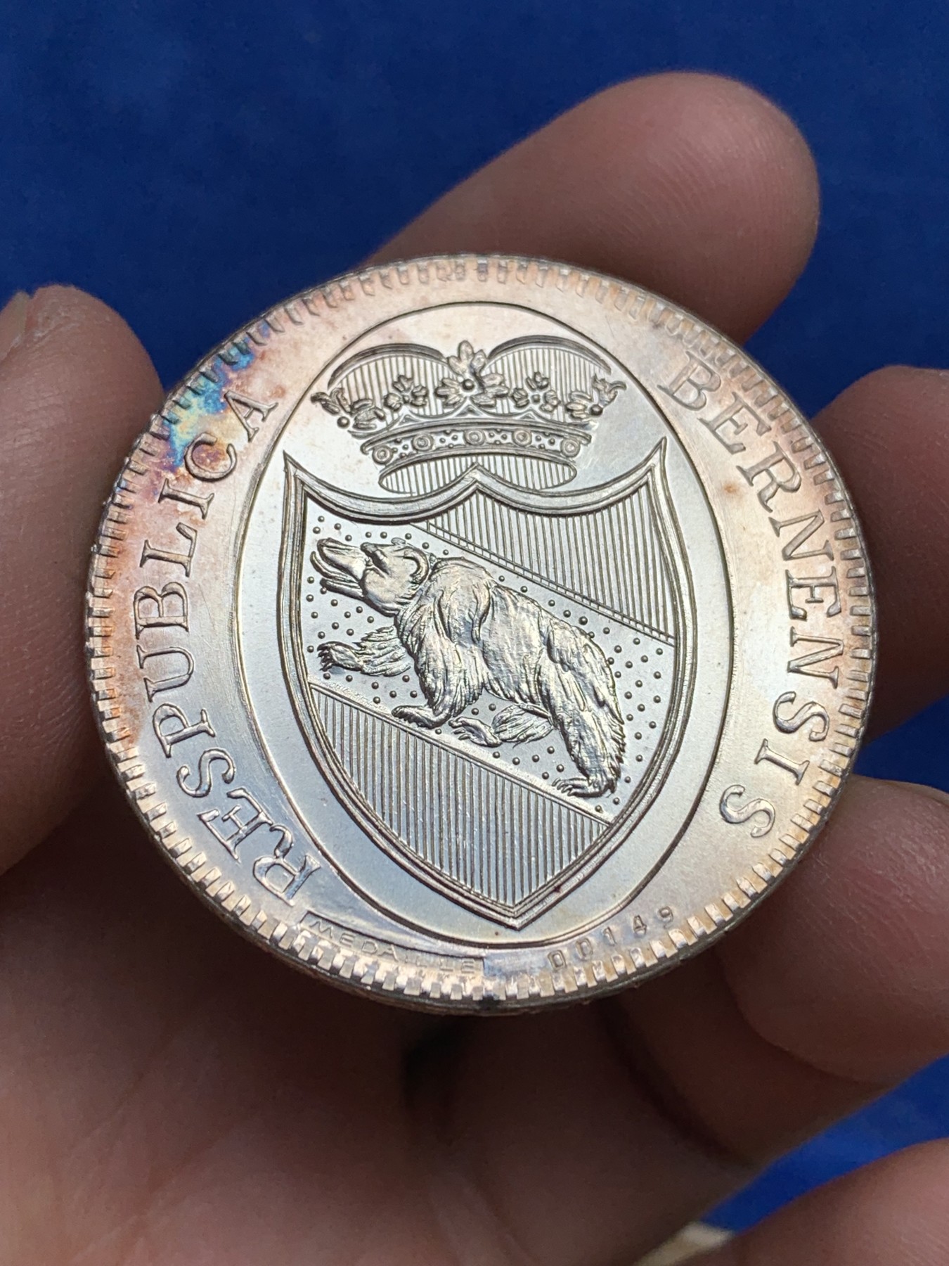 《竞宝斋》第244场-周日，周一 新年开场 (全场包邮) 1971瑞士伯尔尼雇佣军经典银币复刻版银章 40.9mm 30g