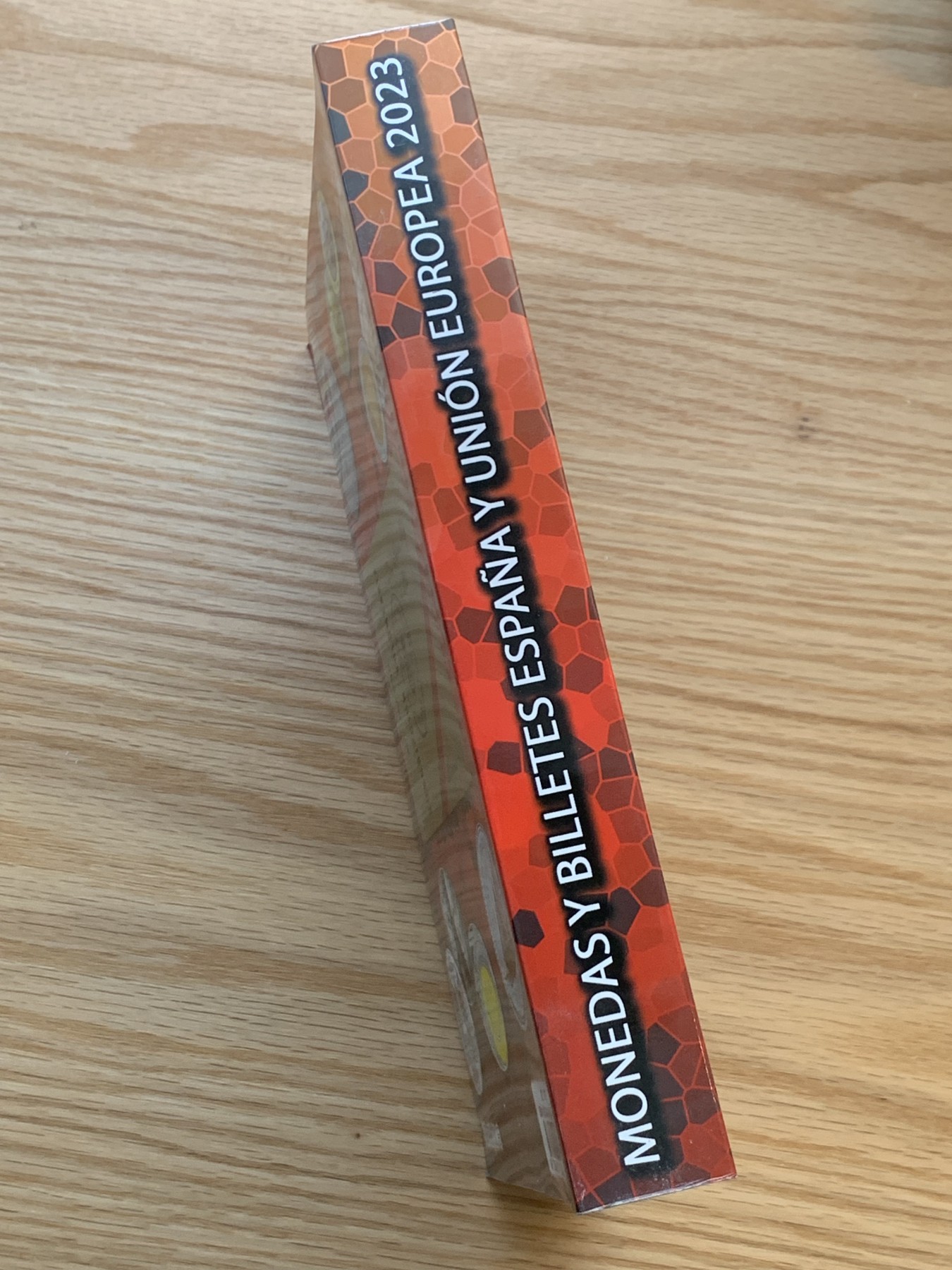 《竞宝斋》第244场-周日，周一 新年开场 (全场包邮) 西班牙 2023年 钱币目录 包含属地，本土，现代币，纸币。527页的厚度。值得拥有