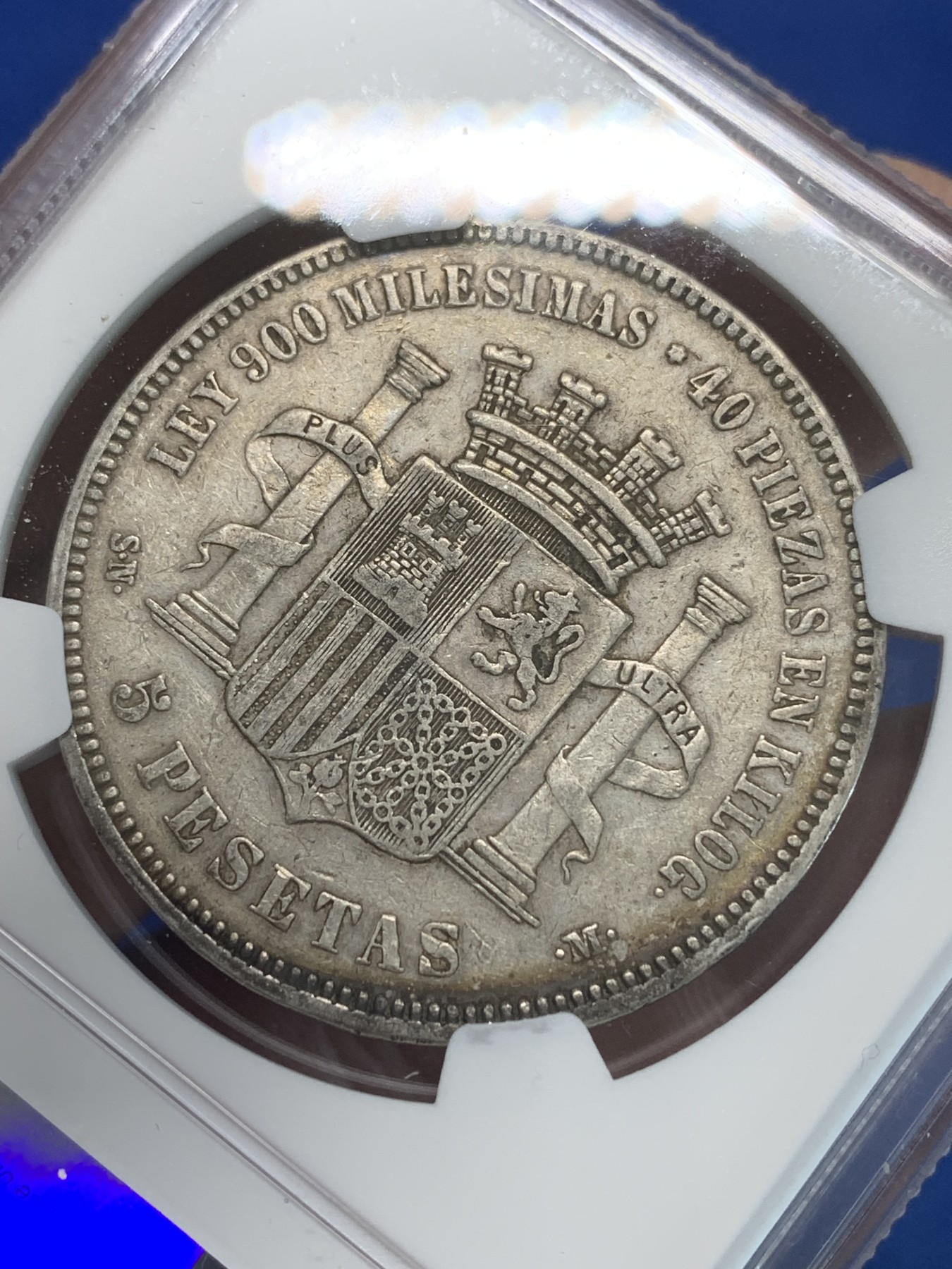 《竞宝斋》第244场-周日，周一 新年开场 (全场包邮) NGC XF40 西班牙1870年坐人拿花5比塞塔双柱大银币