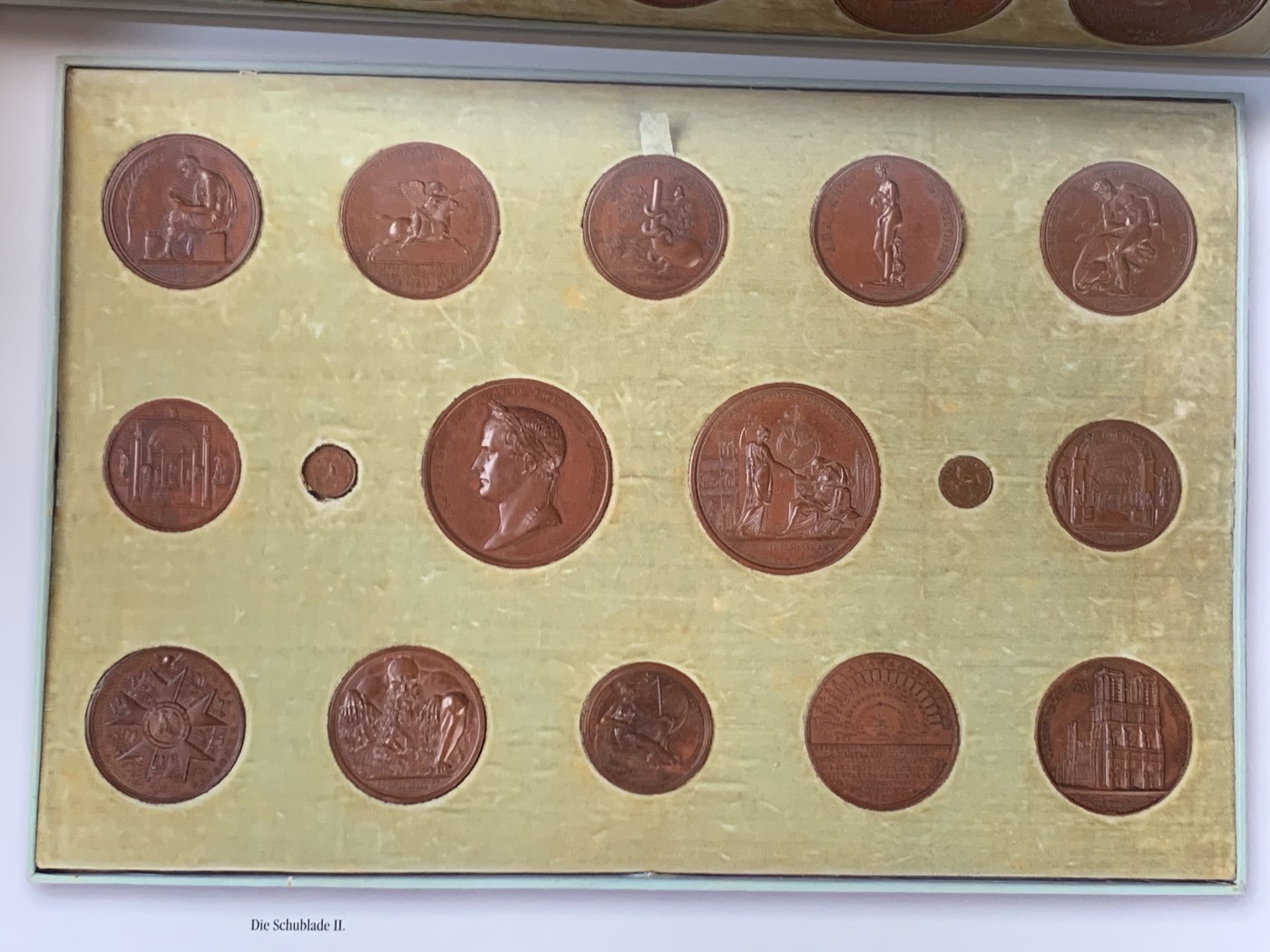 《竞宝斋》第244场-周日，周一 新年开场 (全场包邮) 拿破仑章集藏目录，全彩印，集藏全部来源于列支敦士登某博物馆