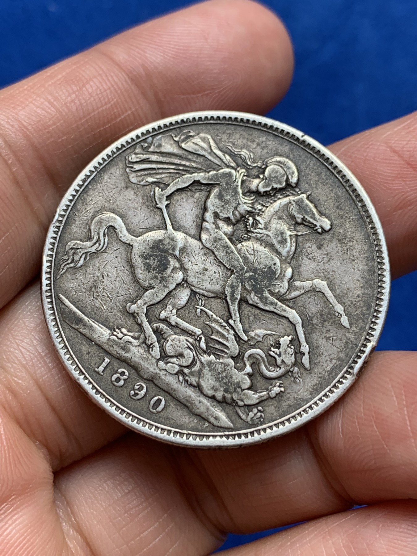 《竞宝斋》第244场-周日，周一 新年开场 (全场包邮) 英国1890年老维高冠马剑克朗原味大银币