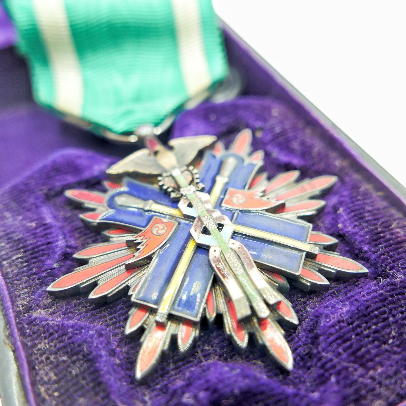 勋章奖章交易所3月9日拍卖 日本功五等金鵄勋章，银质