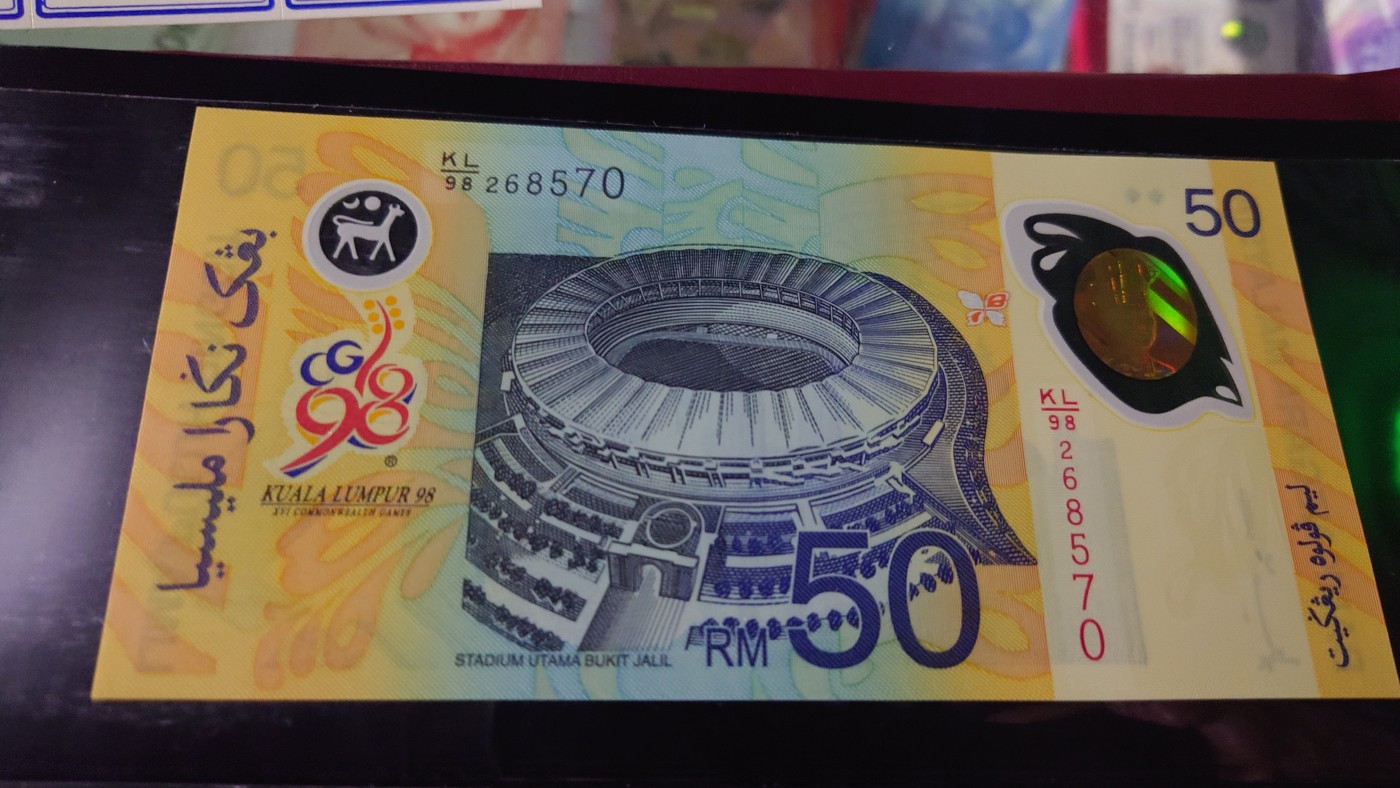 【世界钱币】精选微拍第94期暨2024年第五期 评级币裸钞场 1998年马来西亚50林吉特塑料纪念钞 全新绝品无47带原装册