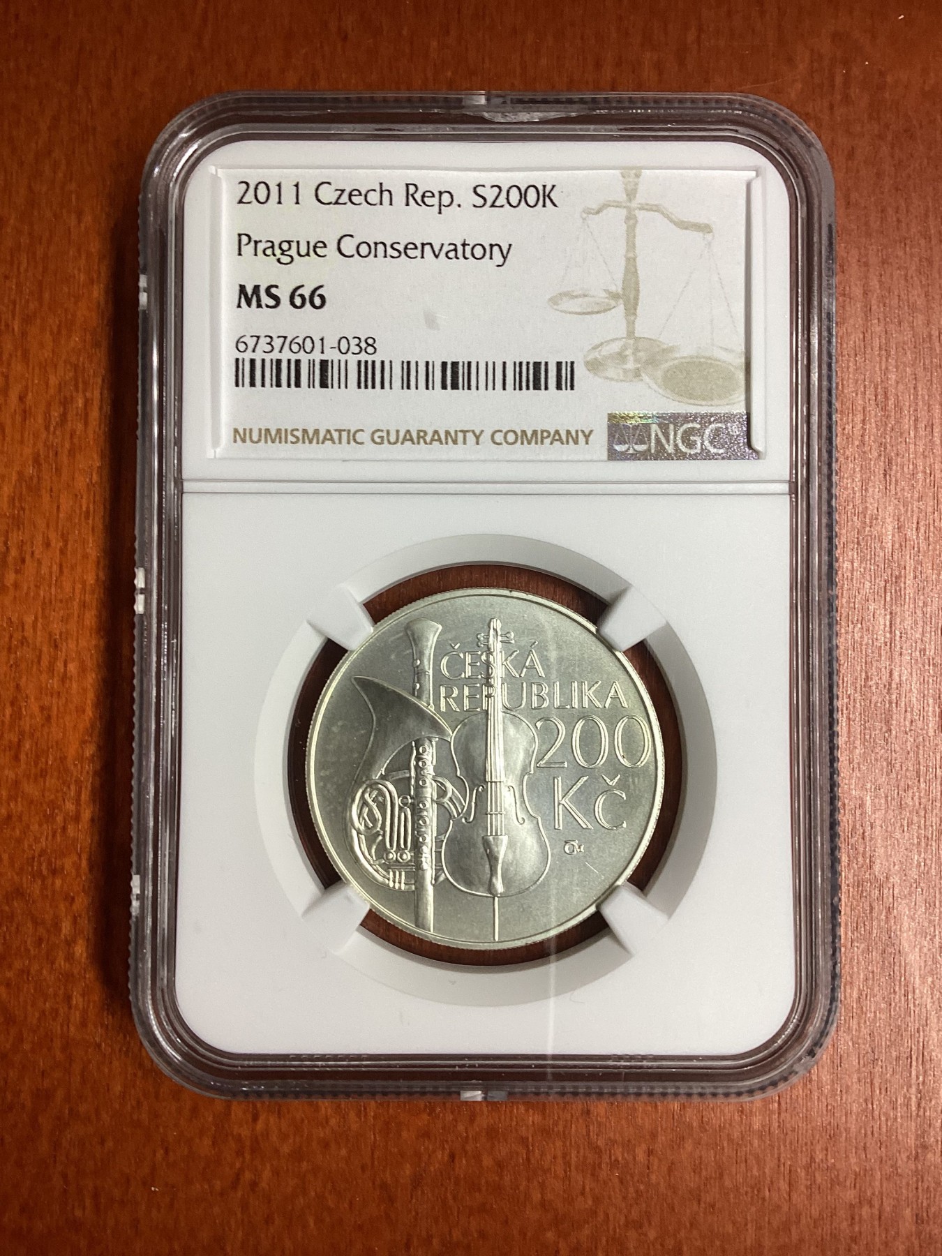 长老汇龙年精选第二场 2011 捷克布拉格音乐学院200克朗银币，NGC MS66，唯一冠军分