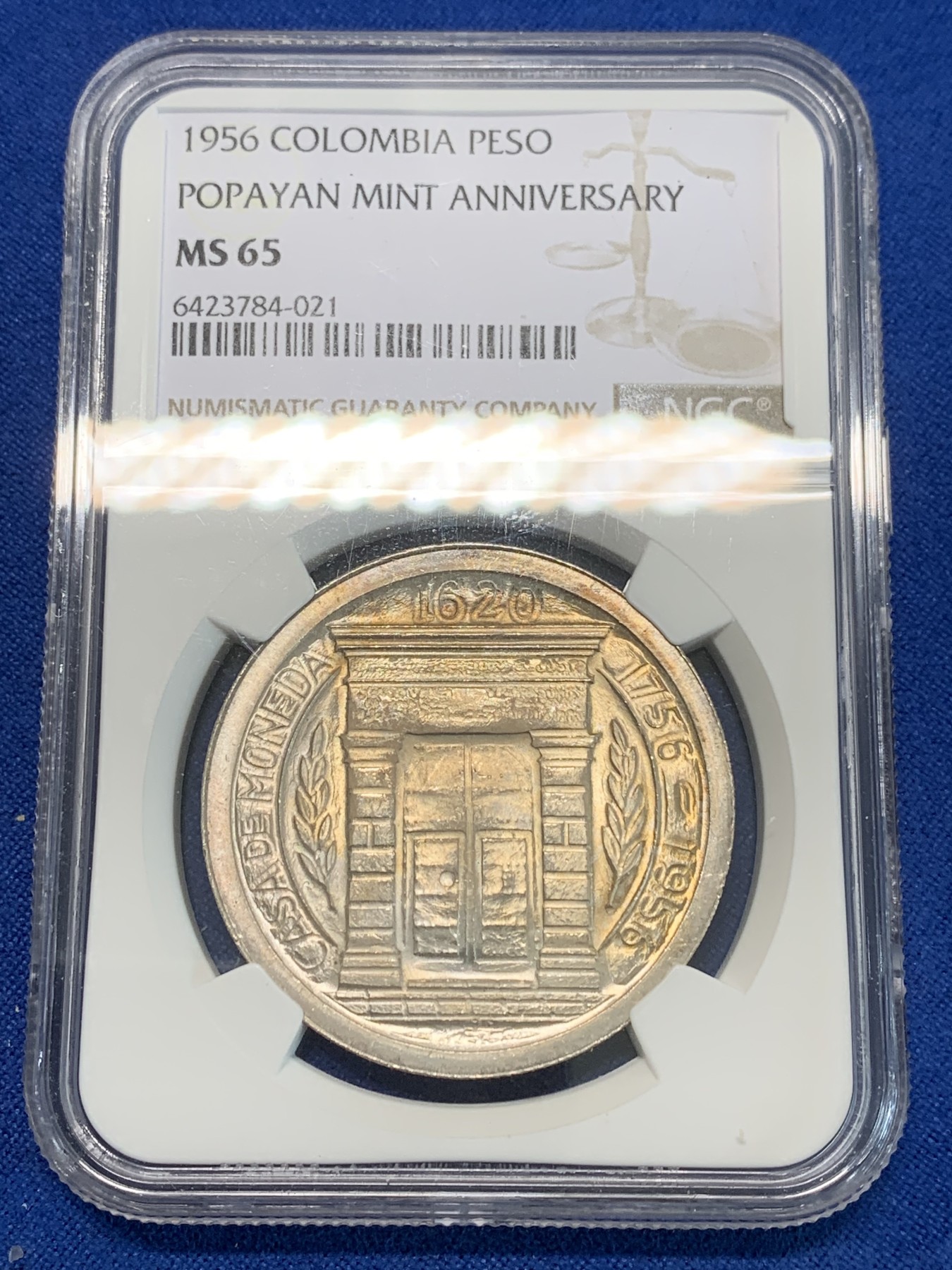 《竞宝斋》第244场-周日，周一 新年开场 (全场包邮) NGC MS65 哥伦比亚1956年波帕扬造币厂石库门纪念1比索银币 原光五彩 顶级品相