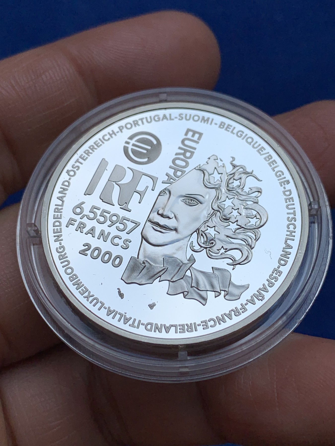 《竞宝斋》第244场-周日，周一 新年开场 (全场包邮) 2000年法国6.55957法郎精制银币 文艺复兴艺术主题 品相好币盒有划痕 22.2克 37mm