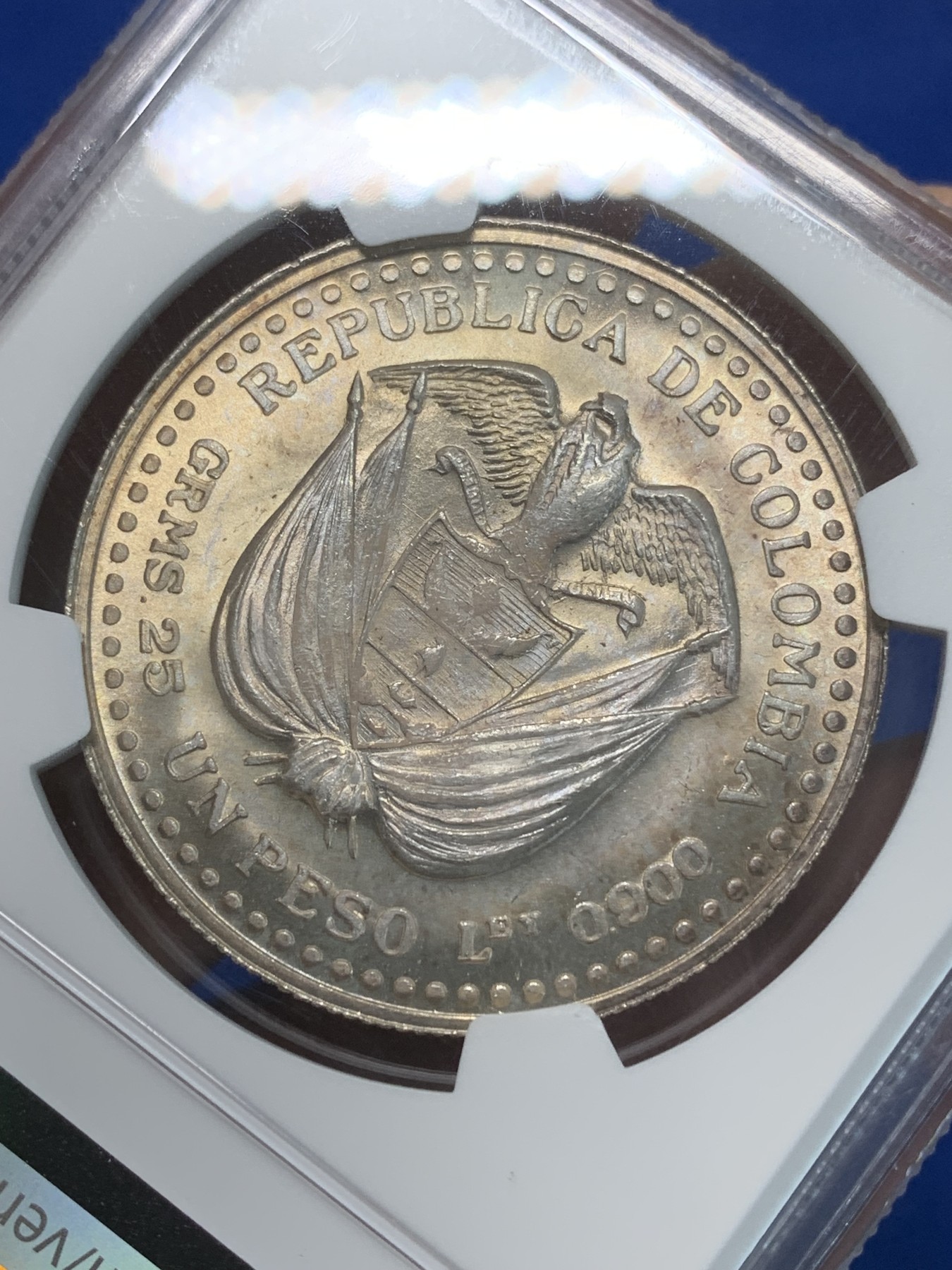 《竞宝斋》第244场-周日，周一 新年开场 (全场包邮) NGC MS65 哥伦比亚1956年波帕扬造币厂石库门纪念1比索银币 原光五彩 顶级品相