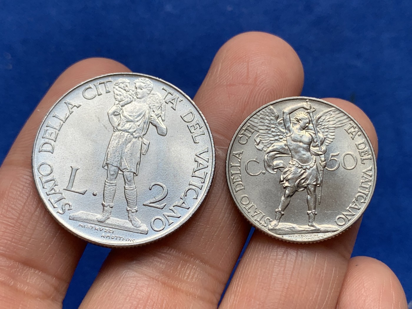 《竞宝斋》第244场-周日，周一 新年开场 (全场包邮) 两枚一组 梵蒂冈50分+2里拉，转光好品，62分往上的品相，梵蒂冈的币不多见