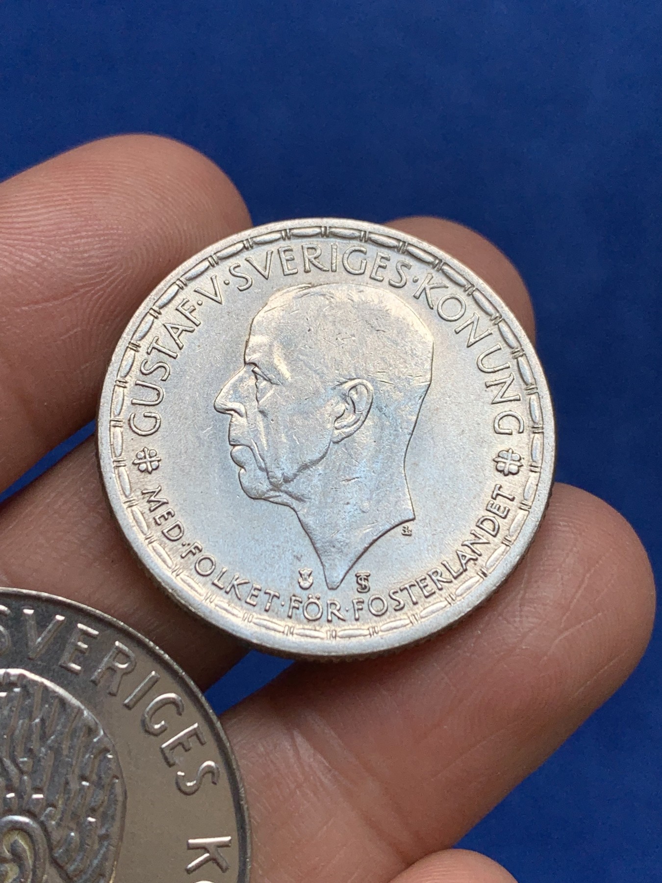 《竞宝斋》第244场-周日，周一 新年开场 (全场包邮) 两枚一组 瑞典2克朗1950年，5克朗1955年，原光银币